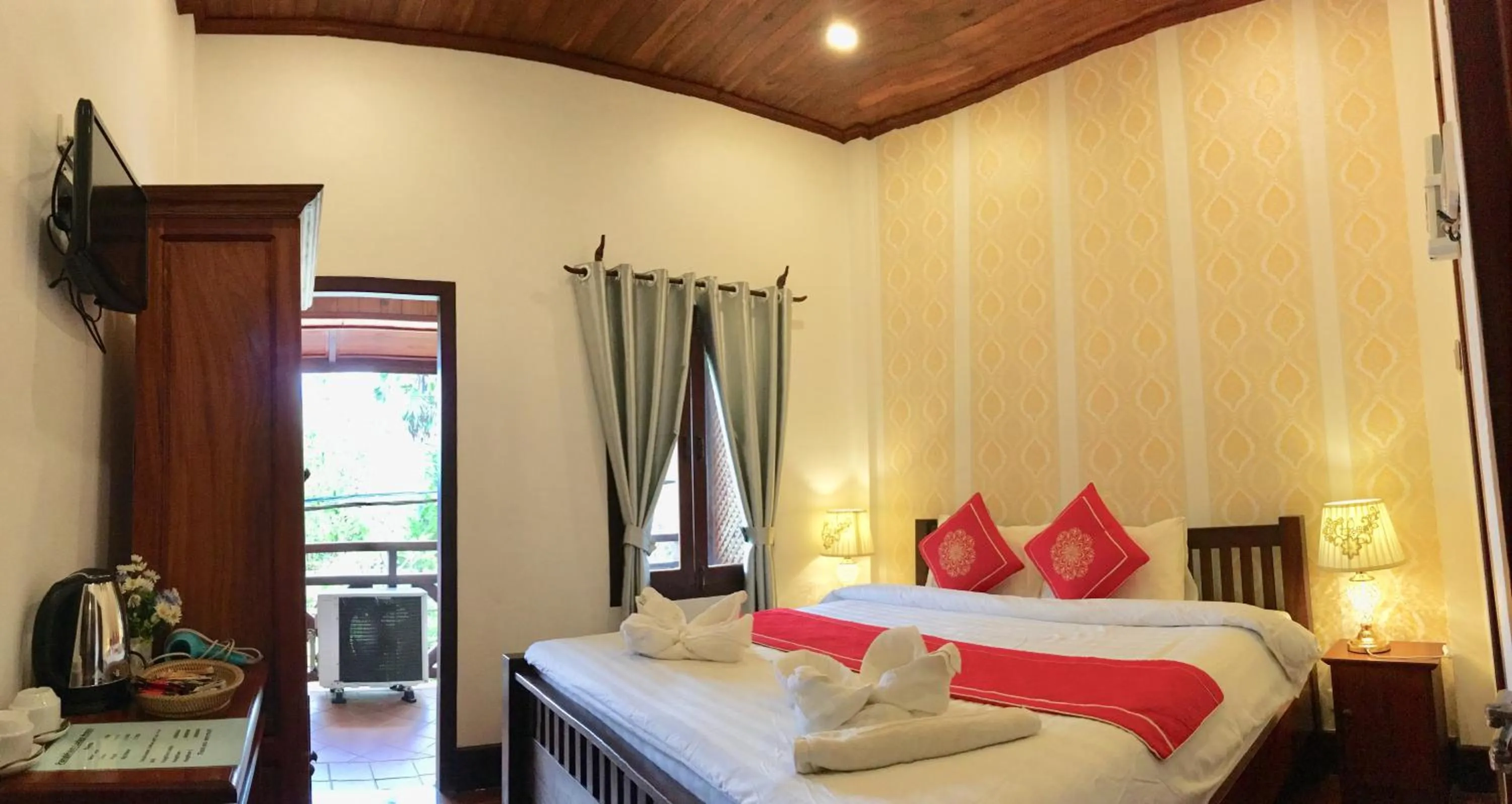 Bed in Luang Prabang Pangkham Lodge