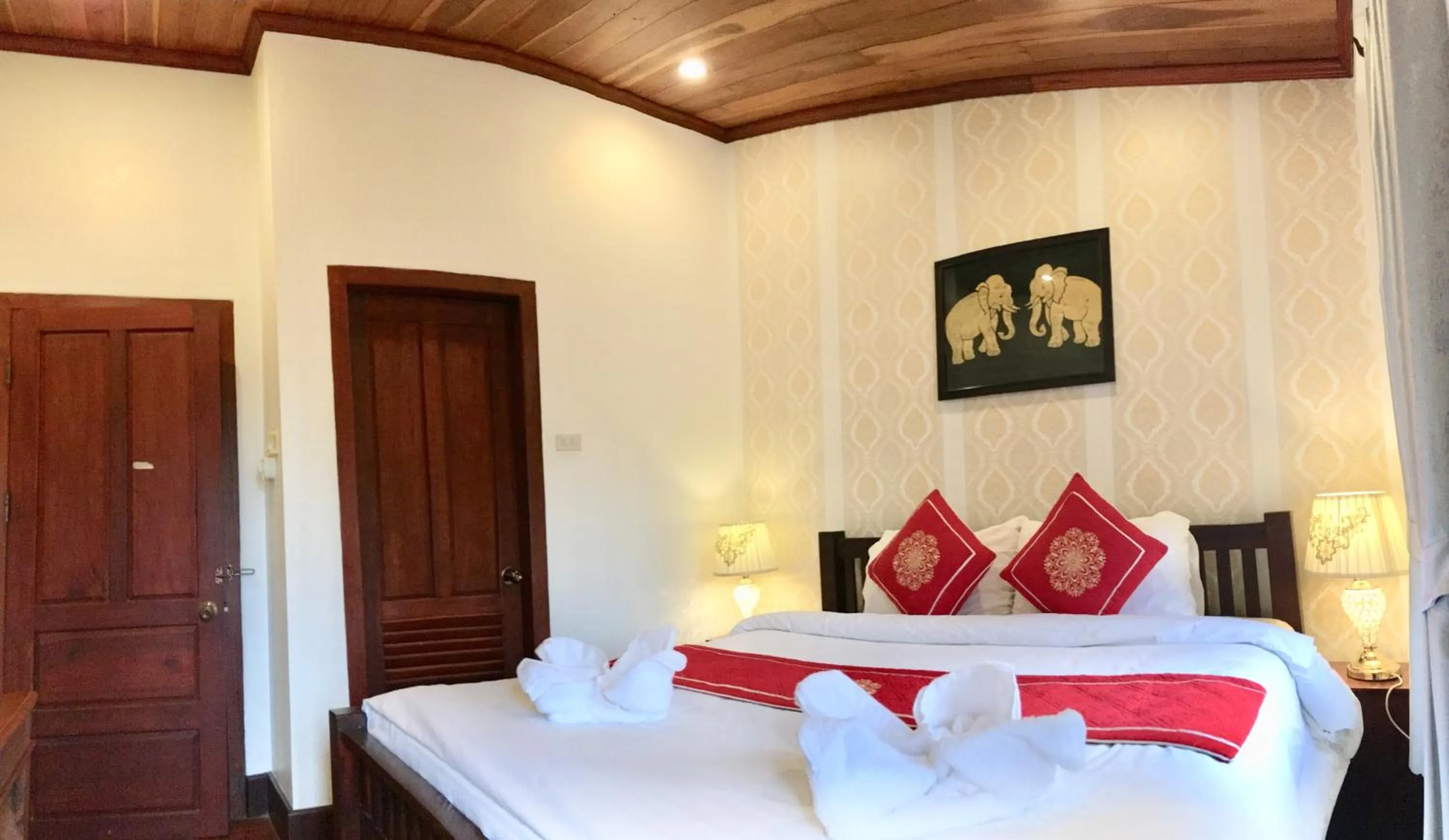 Bed in Luang Prabang Pangkham Lodge