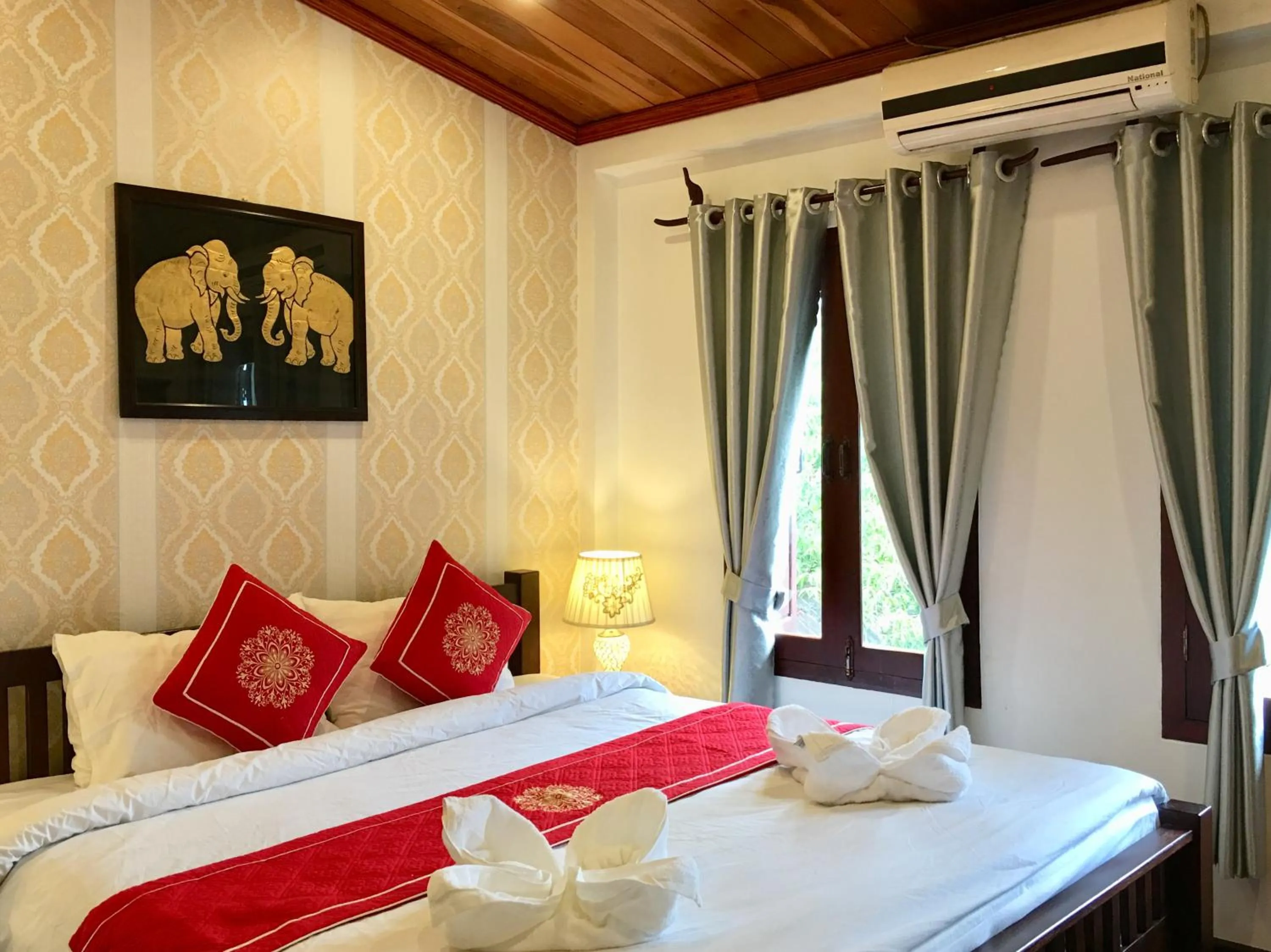 Bed in Luang Prabang Pangkham Lodge