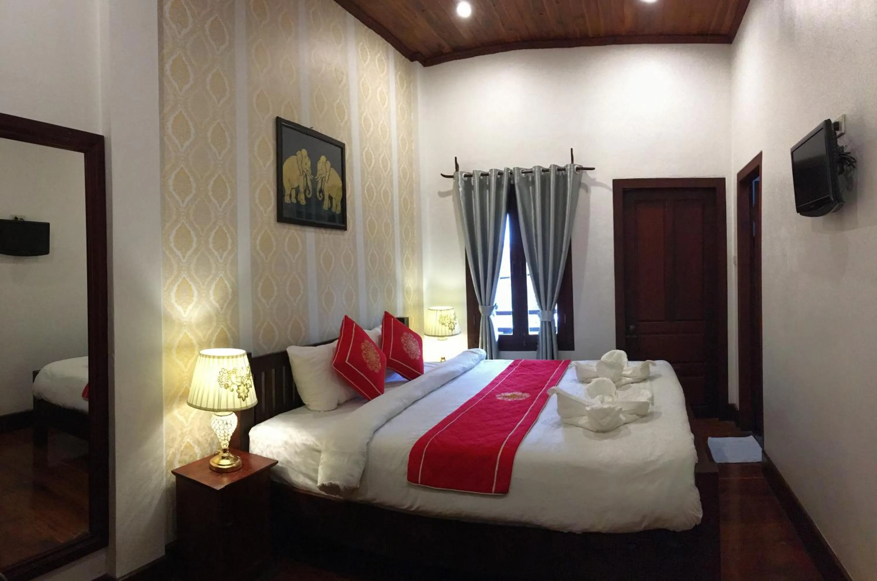 Bed in Luang Prabang Pangkham Lodge