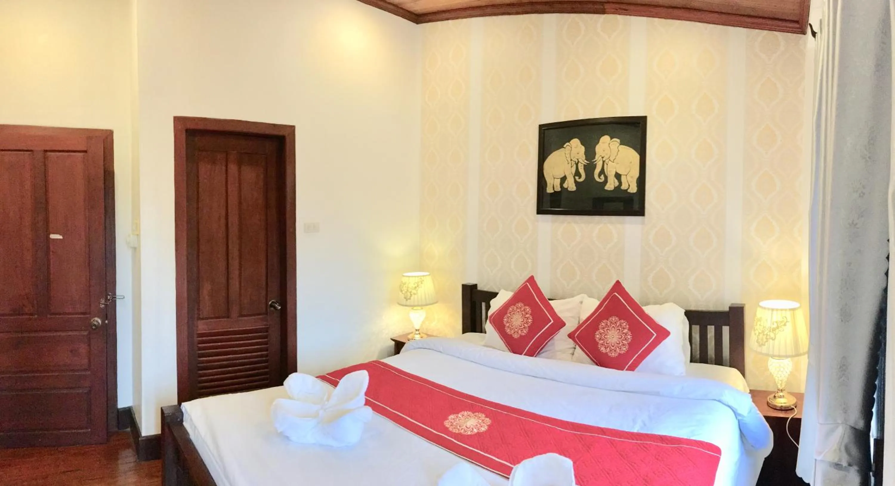 Bed in Luang Prabang Pangkham Lodge