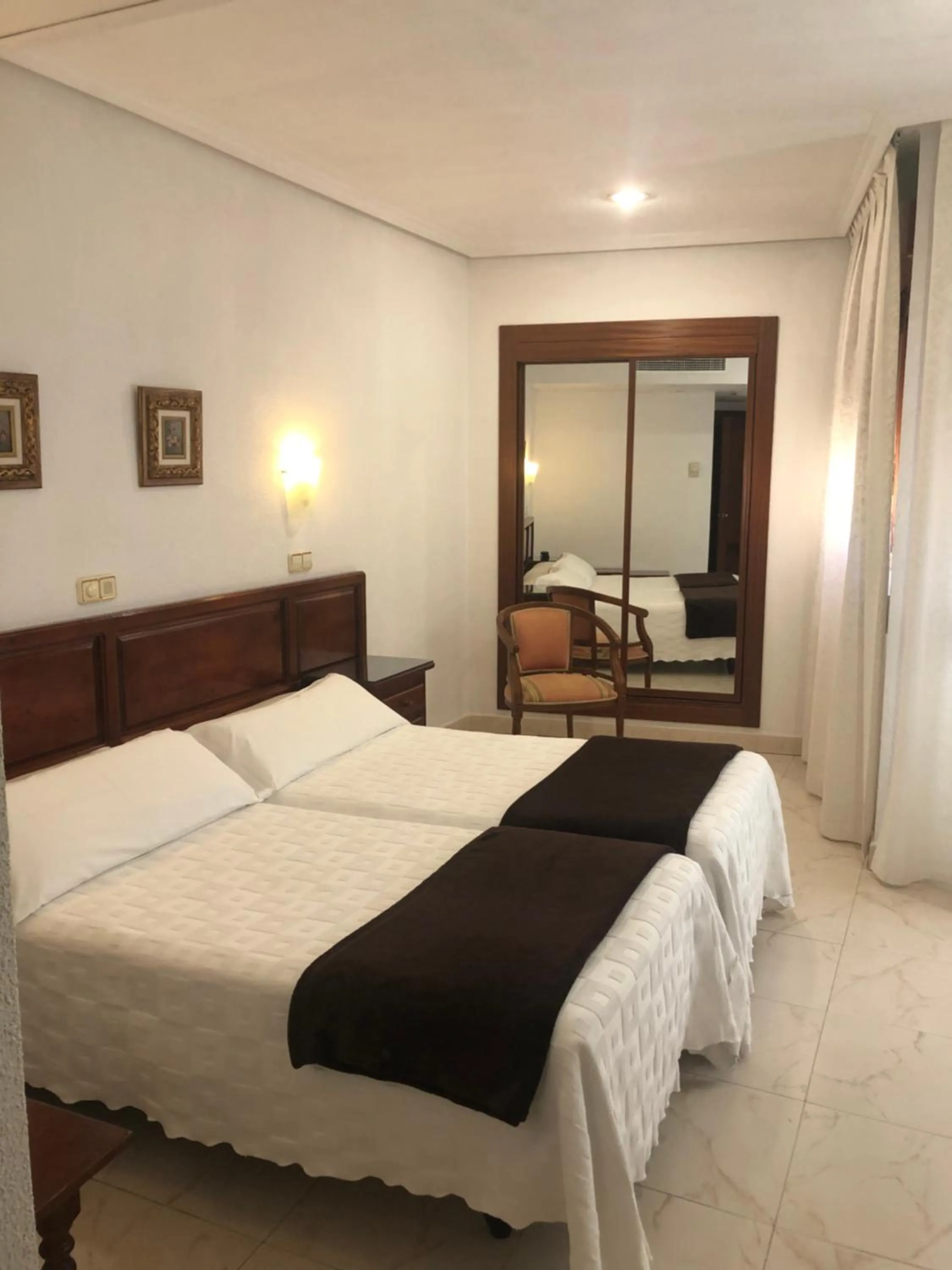 Bedroom, Bed in Hotel Martin