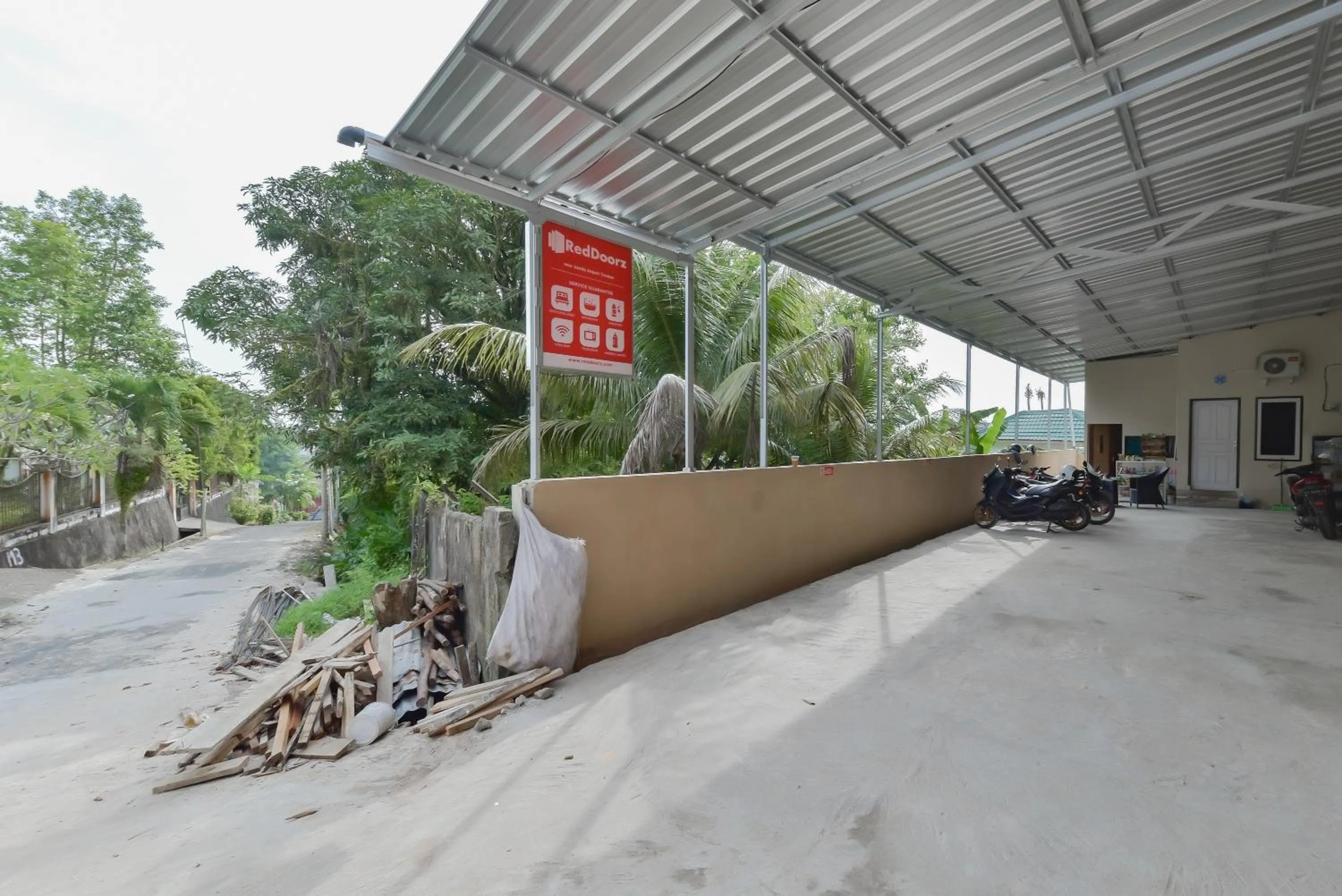 Parking in Reddoorz near Juwata Airport Tarakan