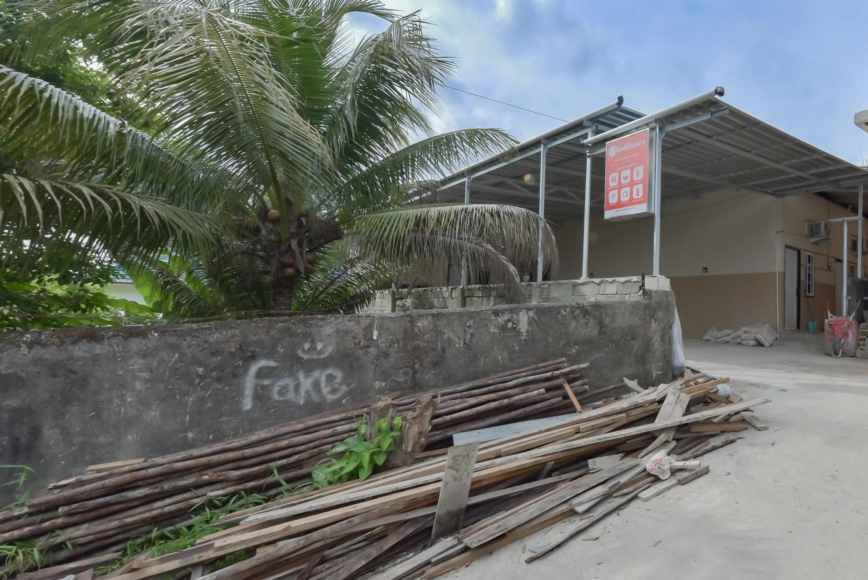 Property building in Reddoorz near Juwata Airport Tarakan