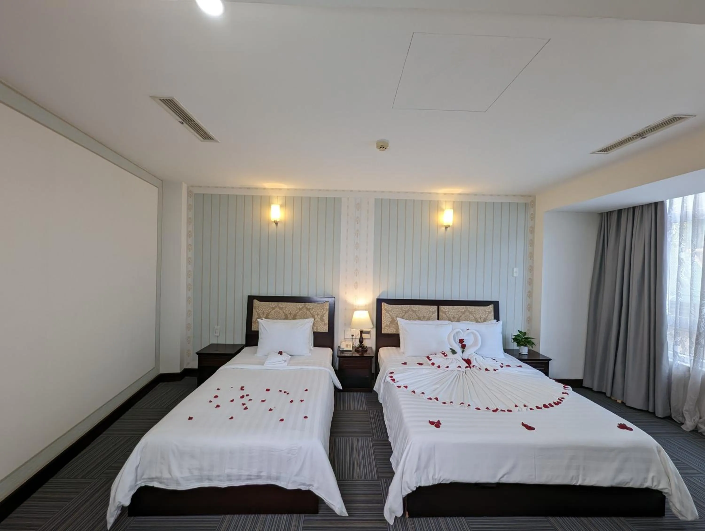 Bed in Đông Kinh Hotel