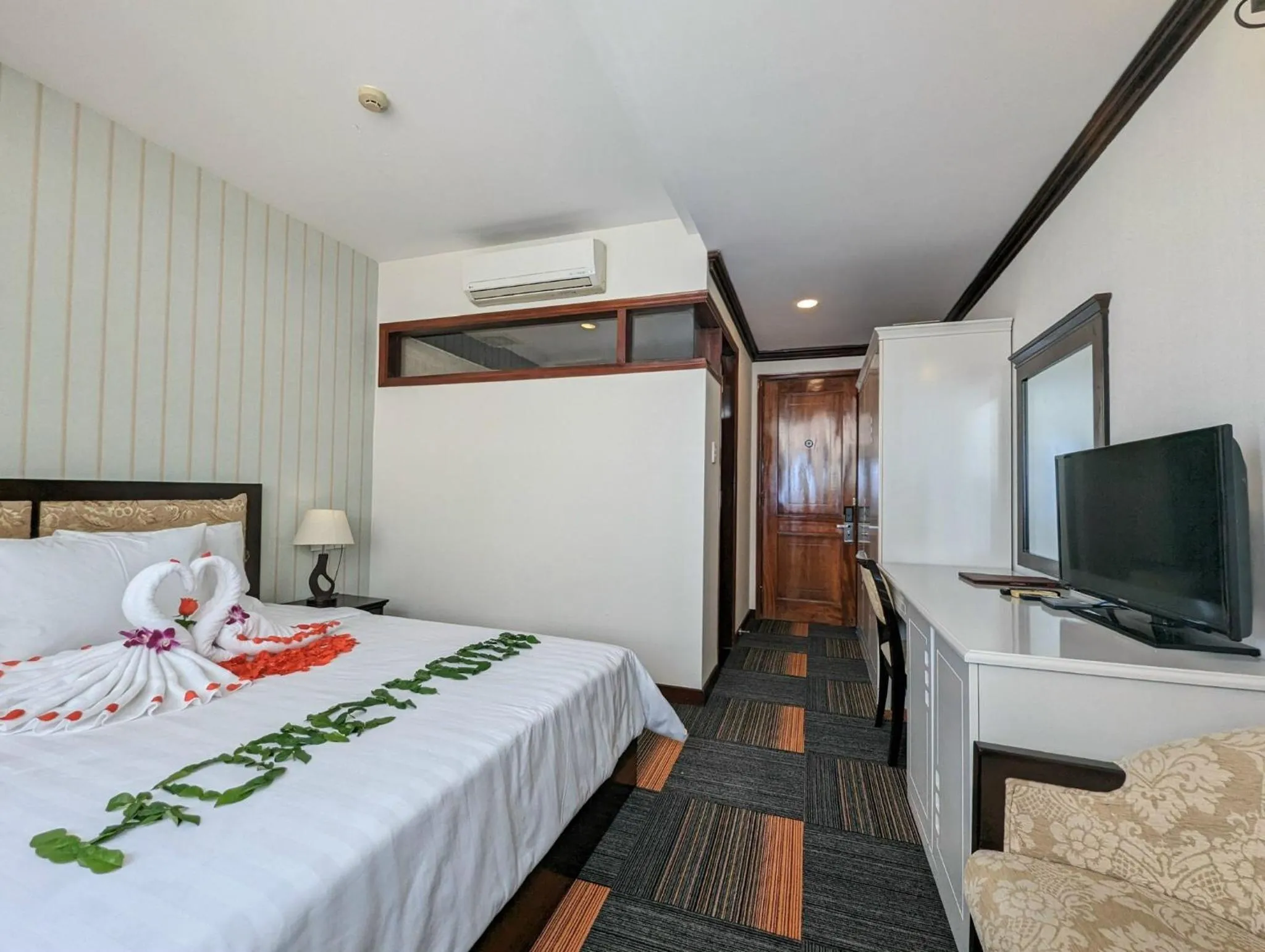 Bed in Đông Kinh Hotel