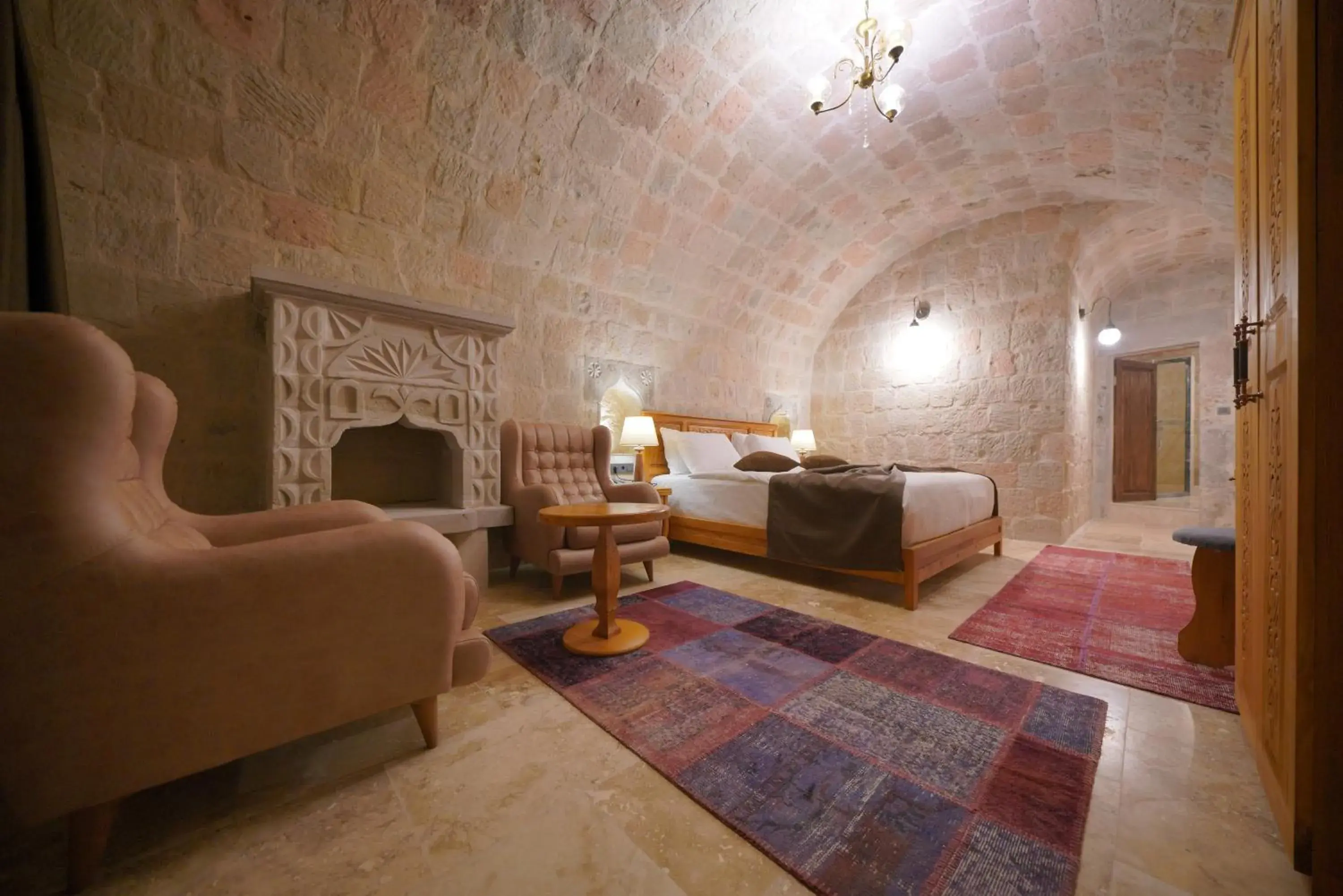 Deluxe Double Room with Shower in Cappadocia Secret Hill Cave Suites Deluxe Double Room with Shower in Cappadocia Secret Hill Cave Suites