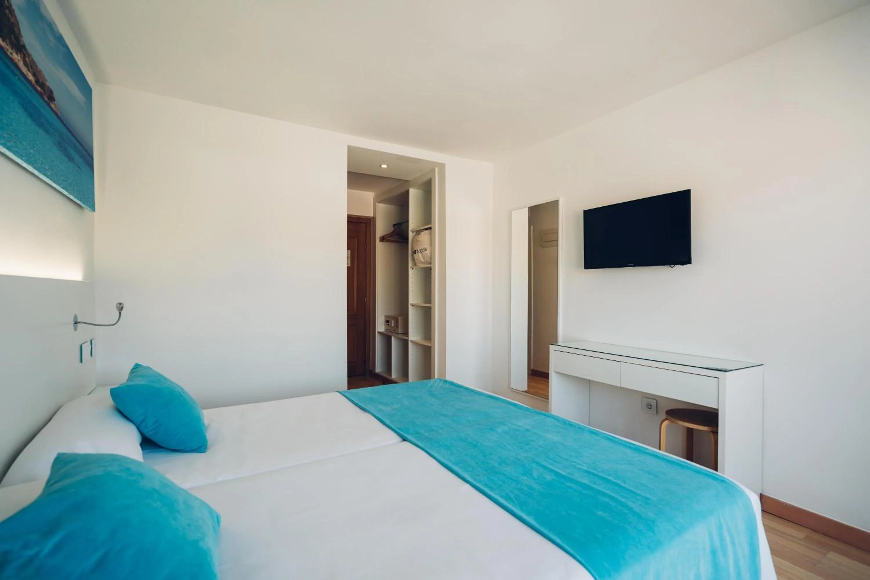 Photo of the whole room, Bed in THB Dos Playas - Adults Only