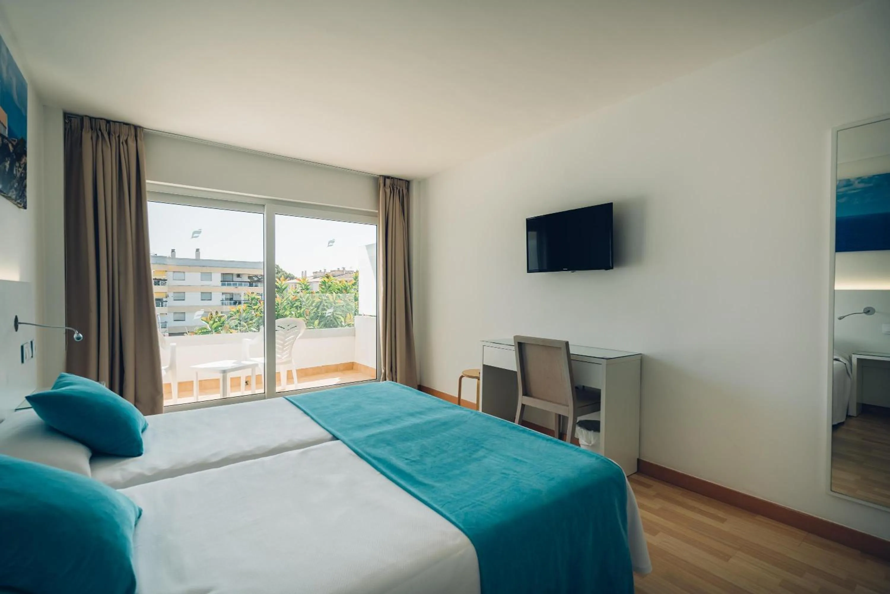 Photo of the whole room, Bed in THB Dos Playas - Adults Only