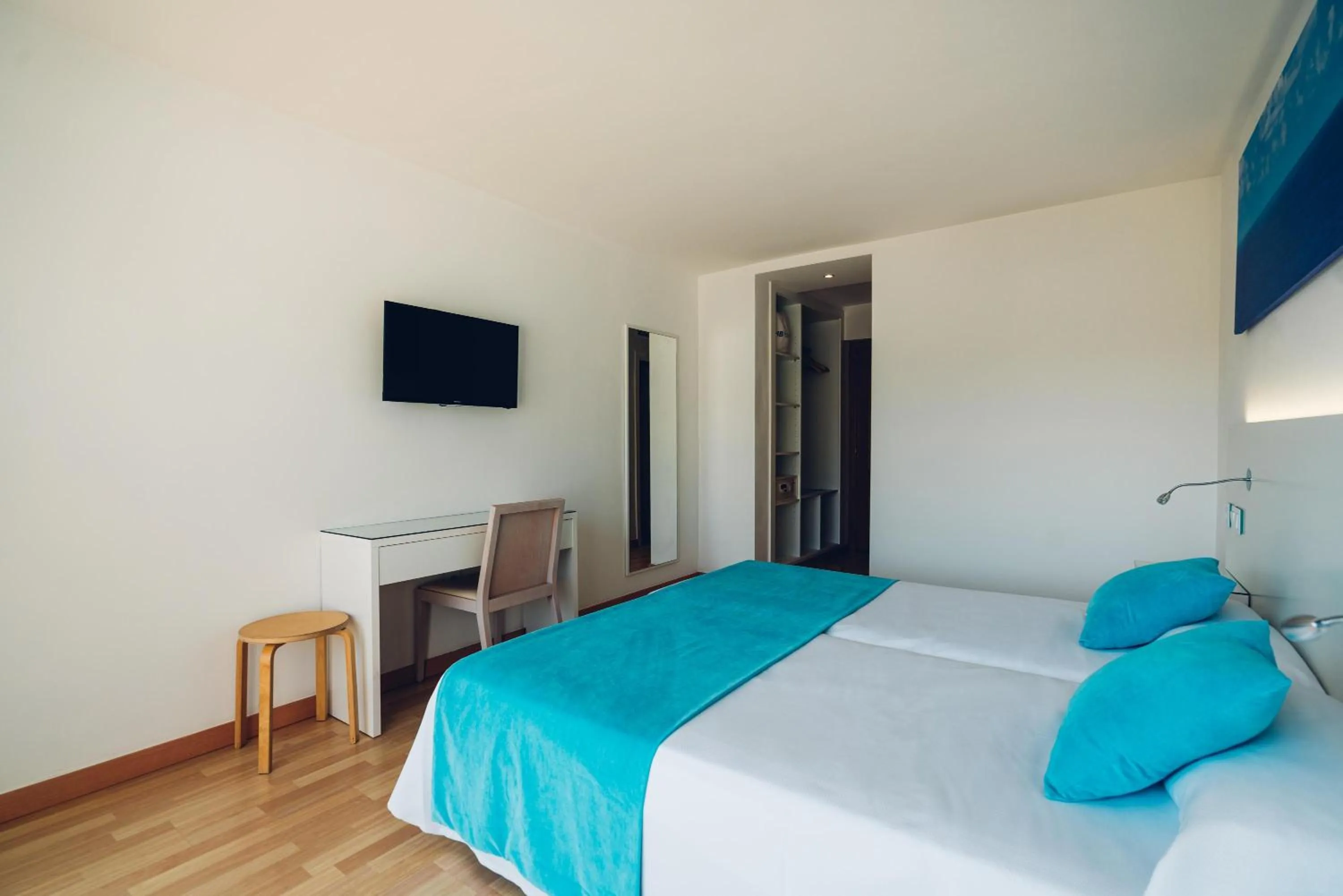 Photo of the whole room, Bed in THB Dos Playas - Adults Only