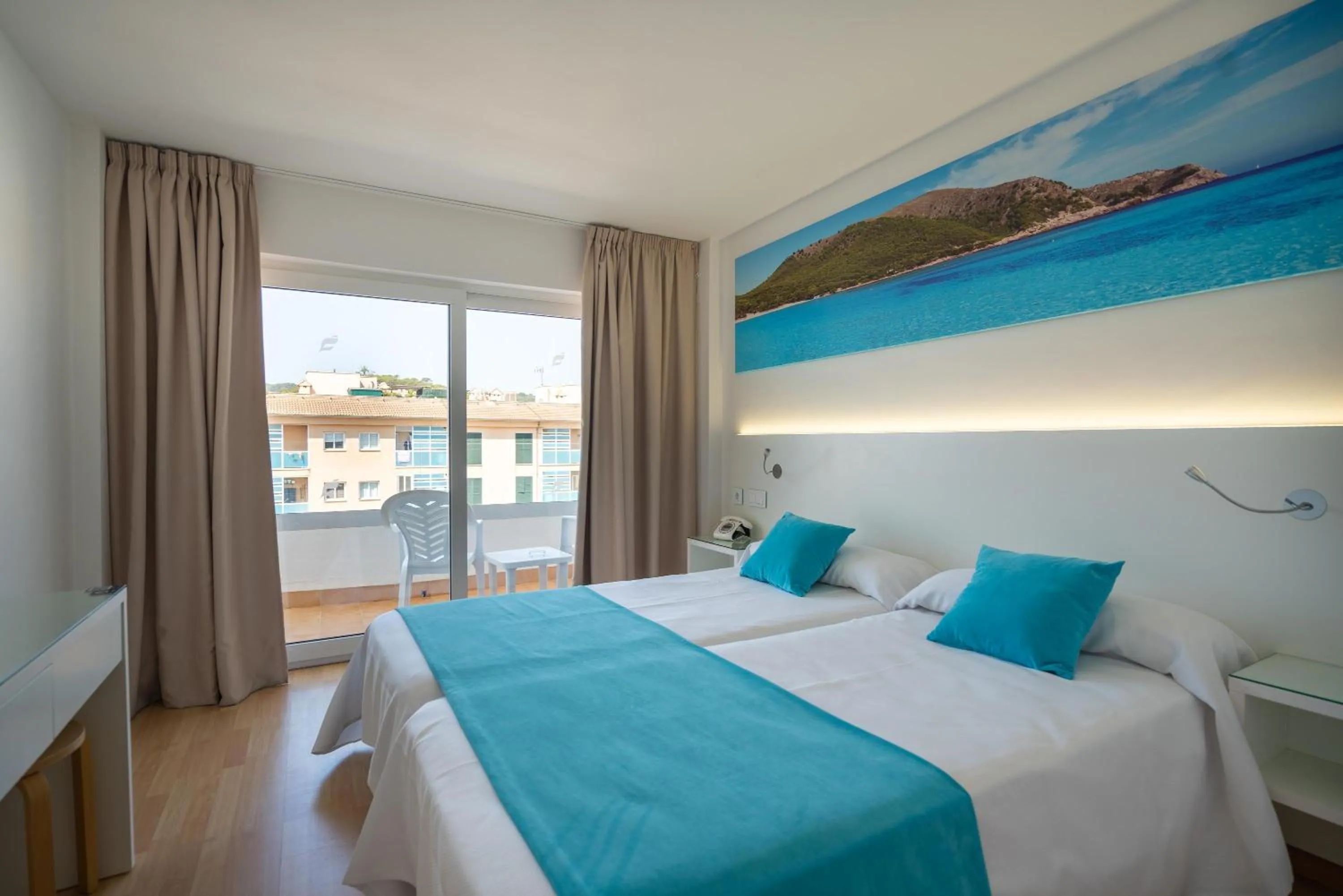 Photo of the whole room, Bed in THB Dos Playas - Adults Only