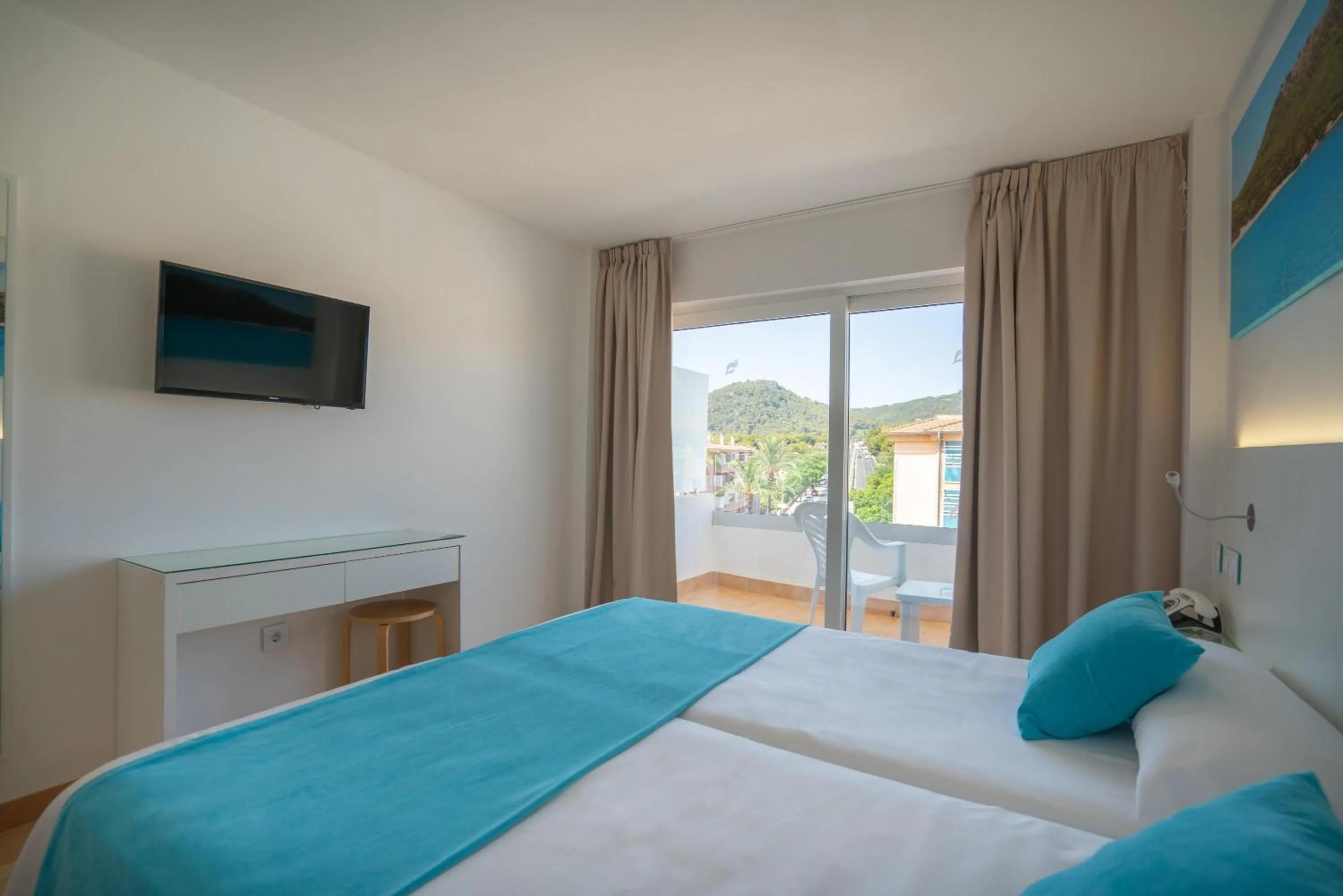 Photo of the whole room, Bed in THB Dos Playas - Adults Only