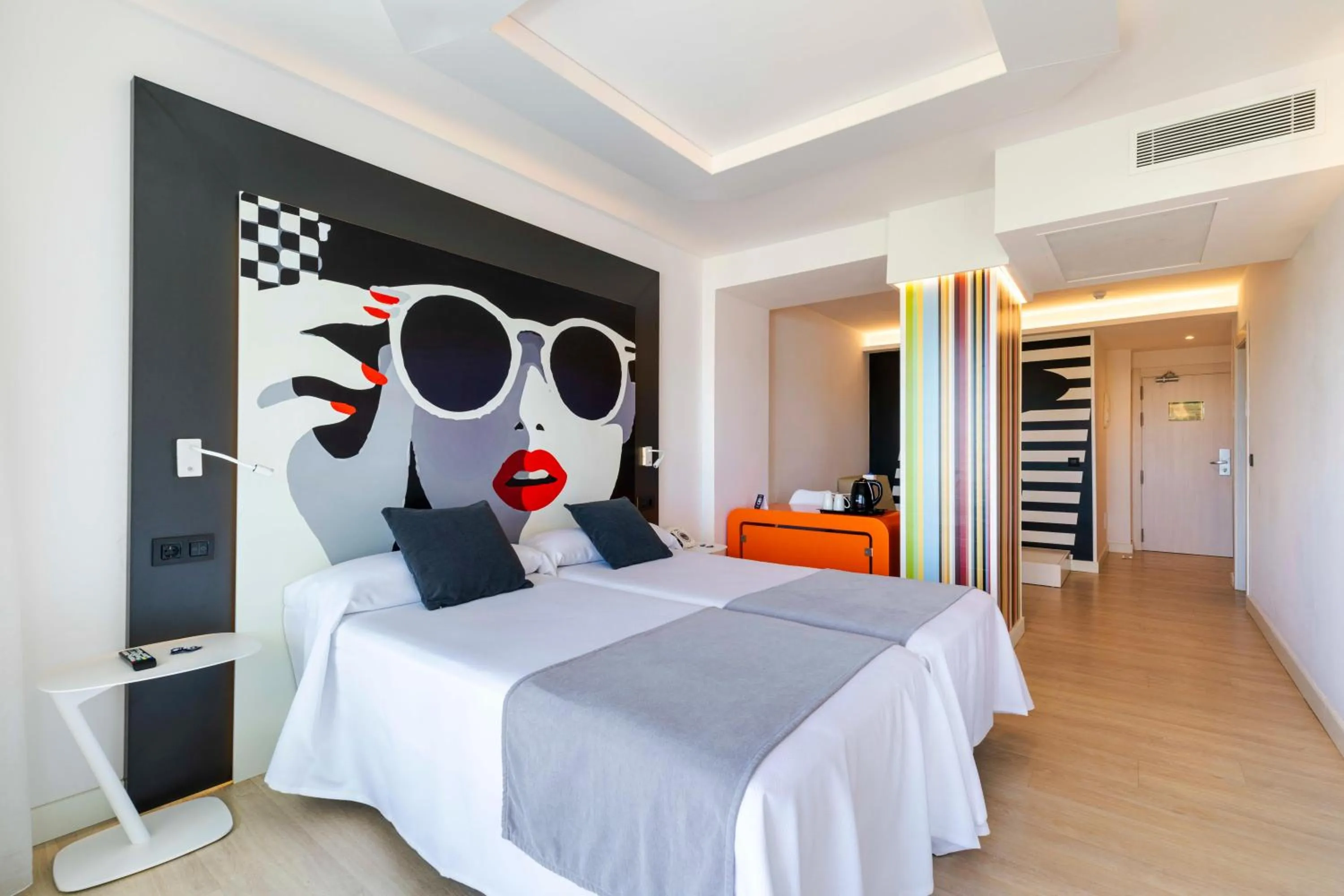 Photo of the whole room, Bed in THB Naeco Ibiza - Adults Only
