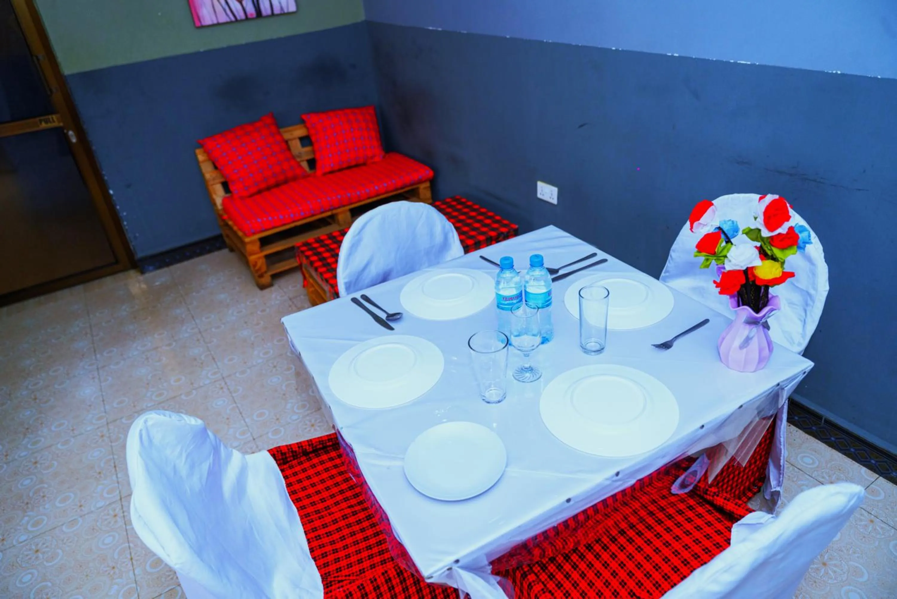 Food and drinks in Safari Park House