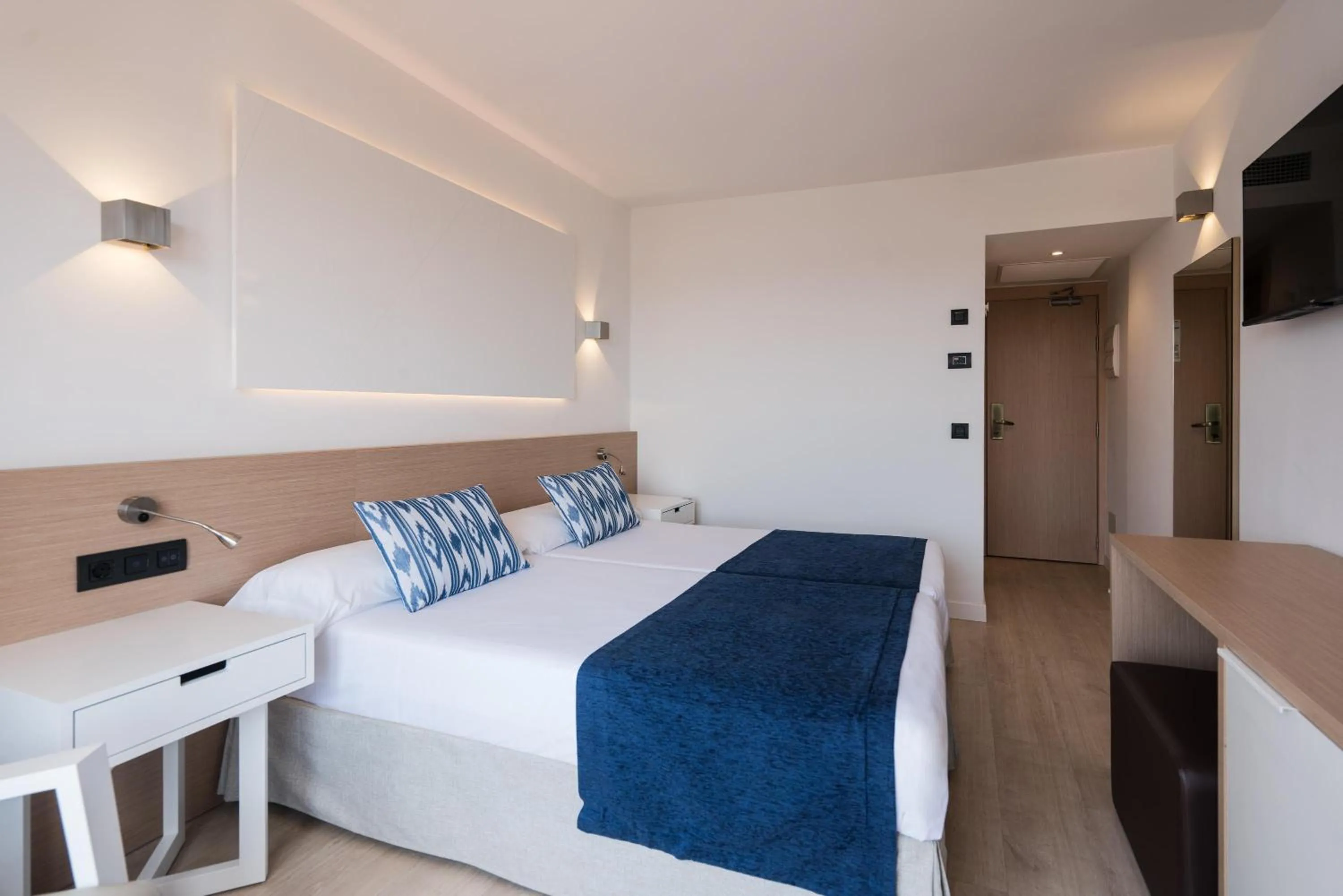 Photo of the whole room, Bed in THB Felip - Adults Only