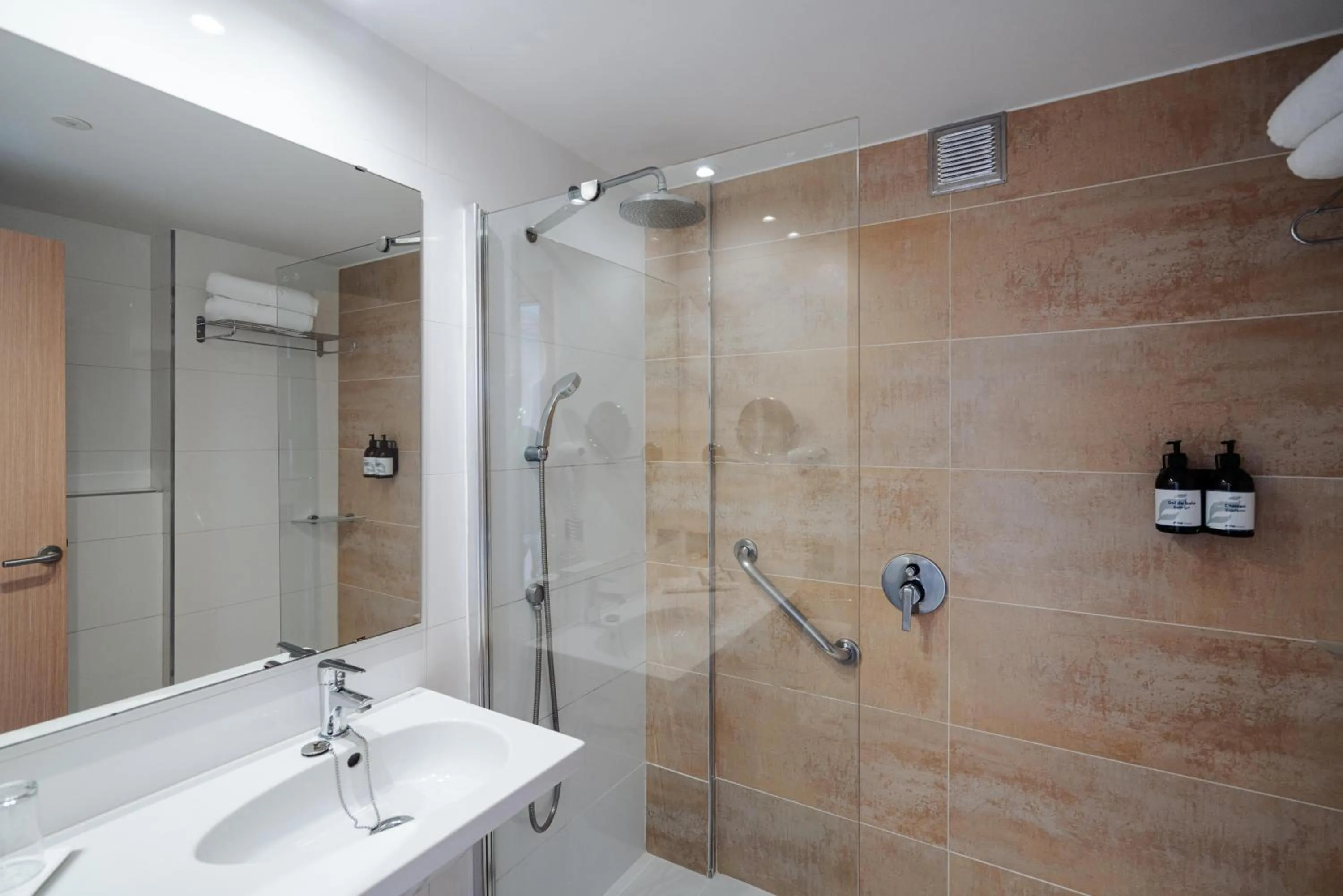 Shower in THB Felip - Adults Only