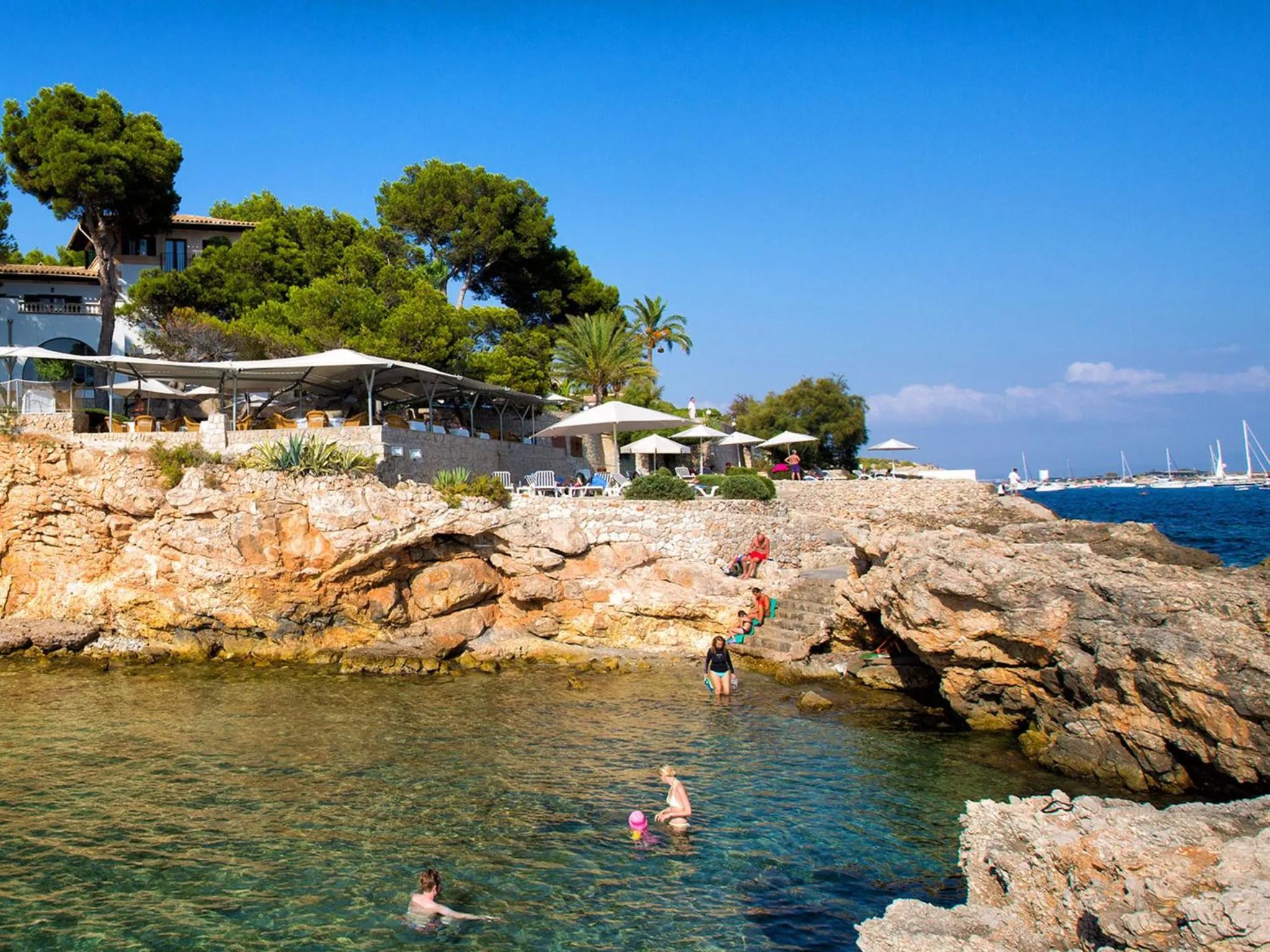 Facade/entrance in Hotel Bendinat