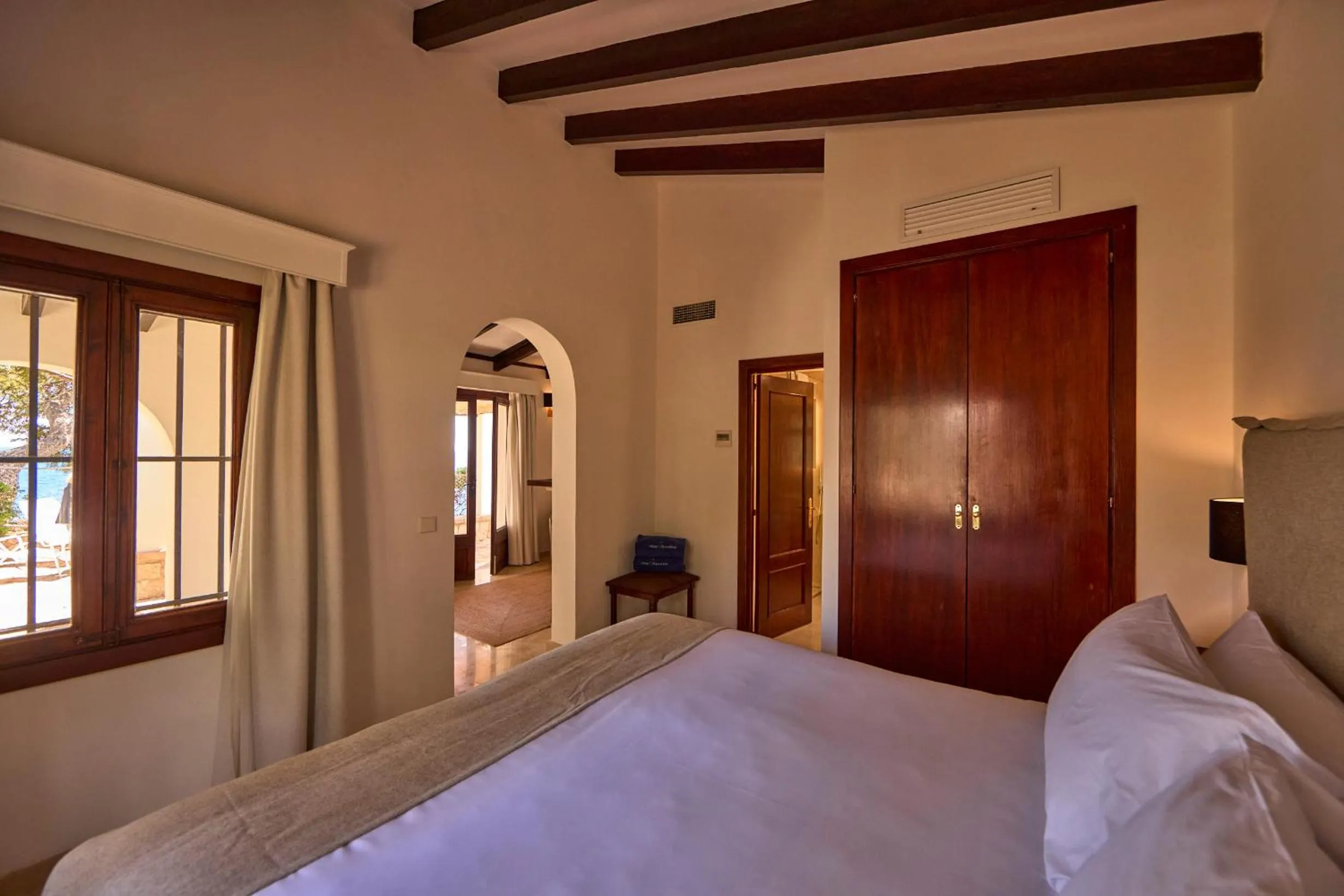 Photo of the whole room, Bed in Hotel Bendinat