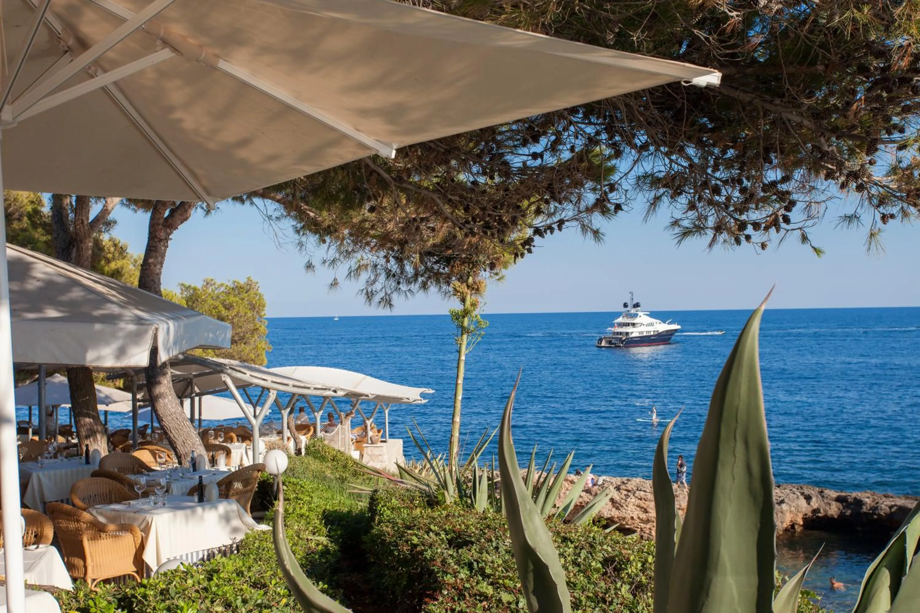 Restaurant/places to eat in Hotel Bendinat