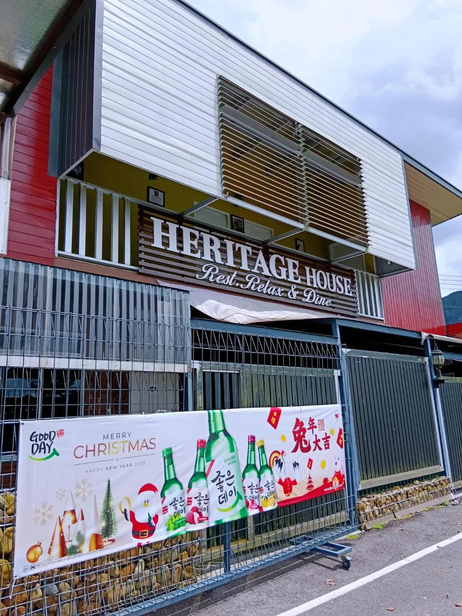 Property building in Heritage House Windcave Bar & Stay