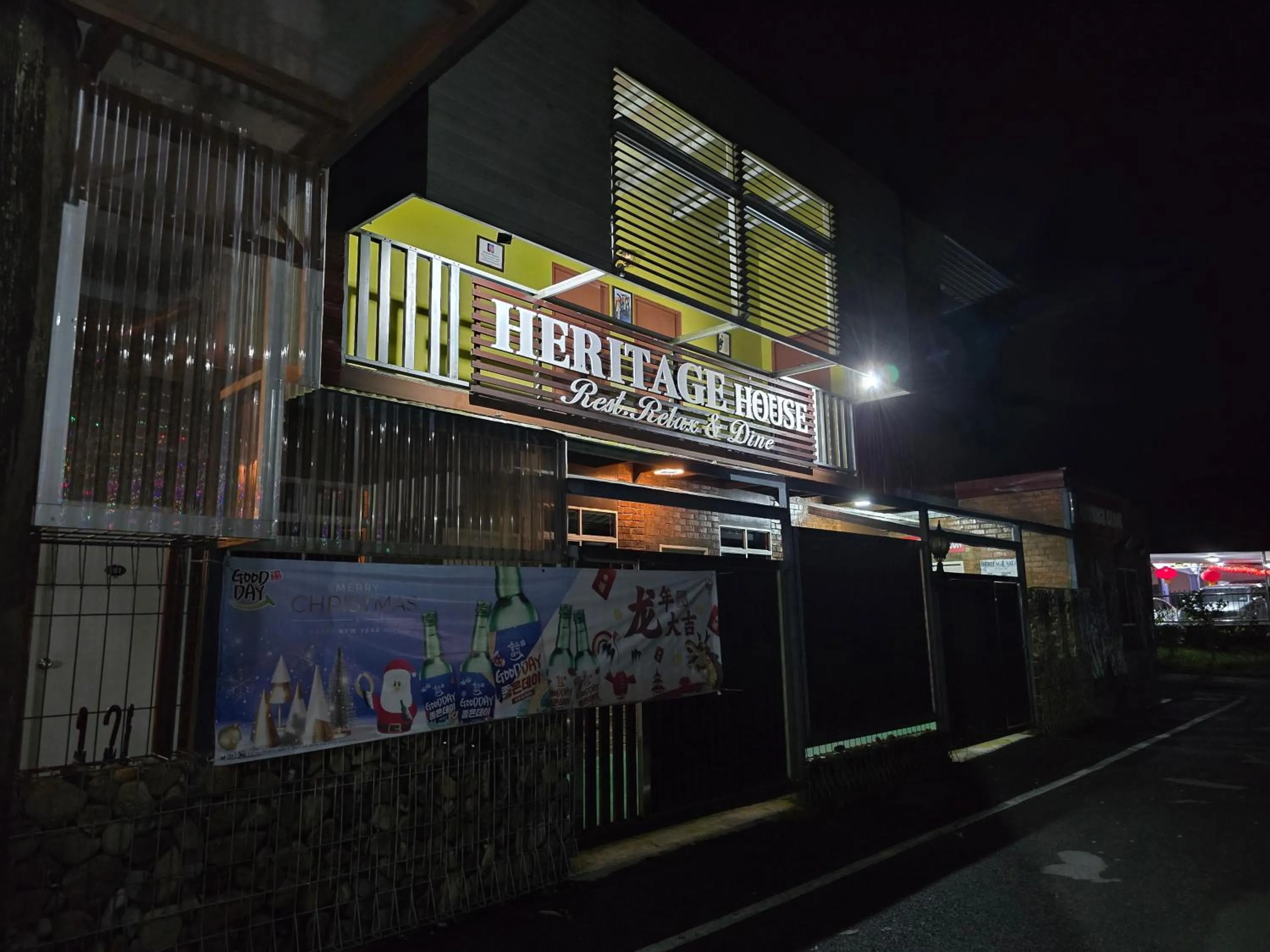 Property building in Heritage House Windcave Bar & Stay