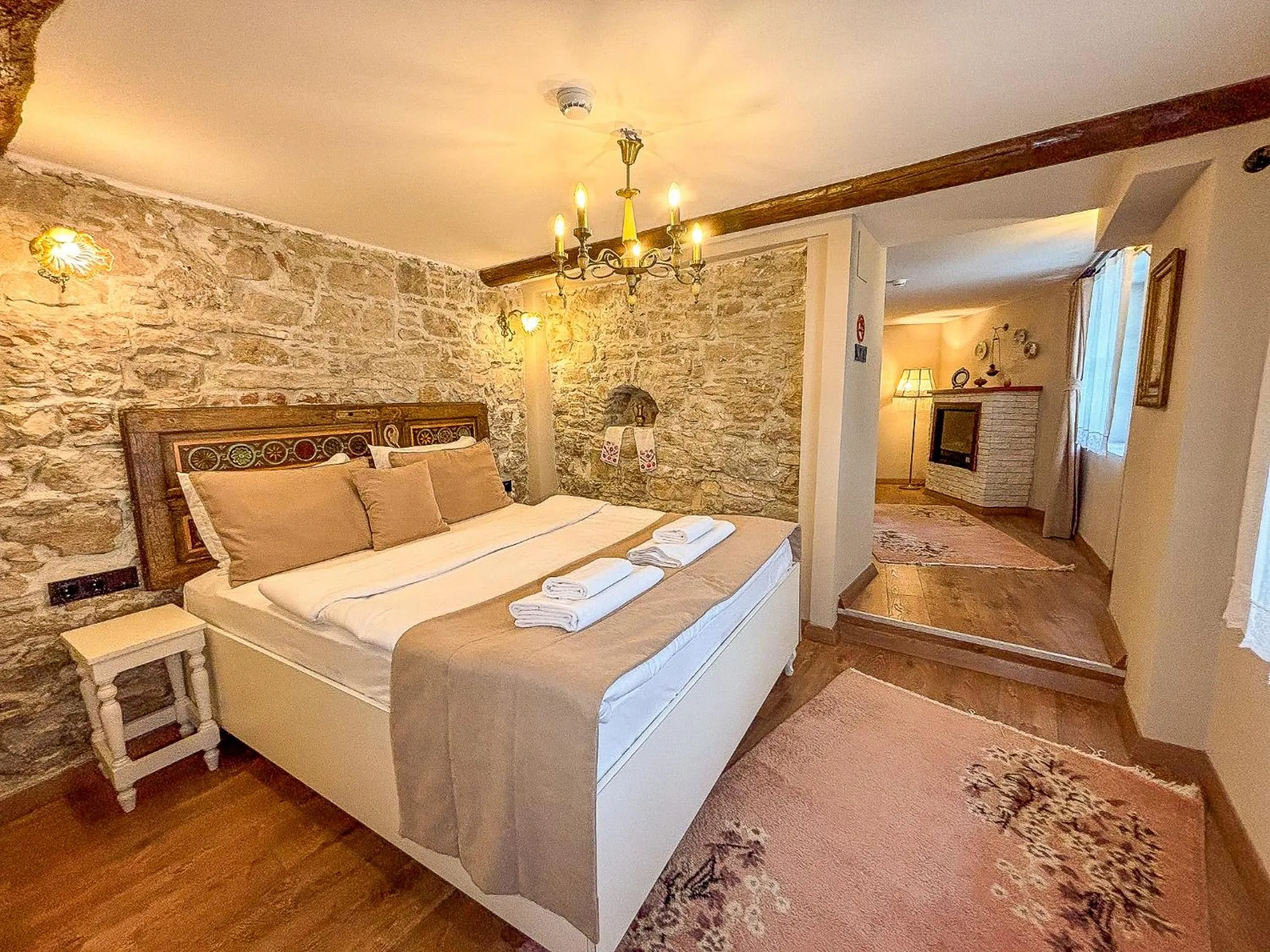 1870's Taş Konak Otel Üç Oda