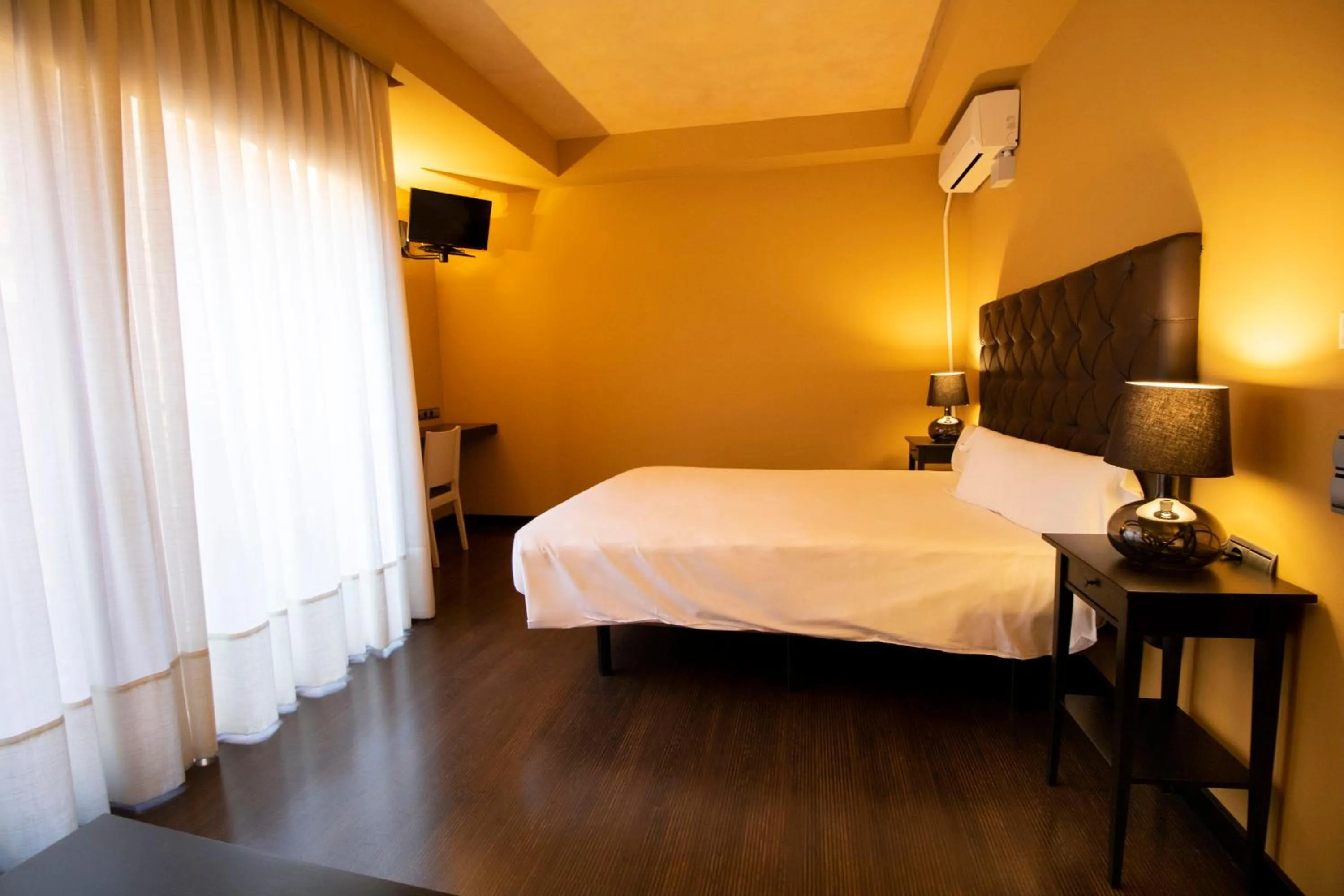 Photo of the whole room, Bed in Hotel La Joyosa Guarda