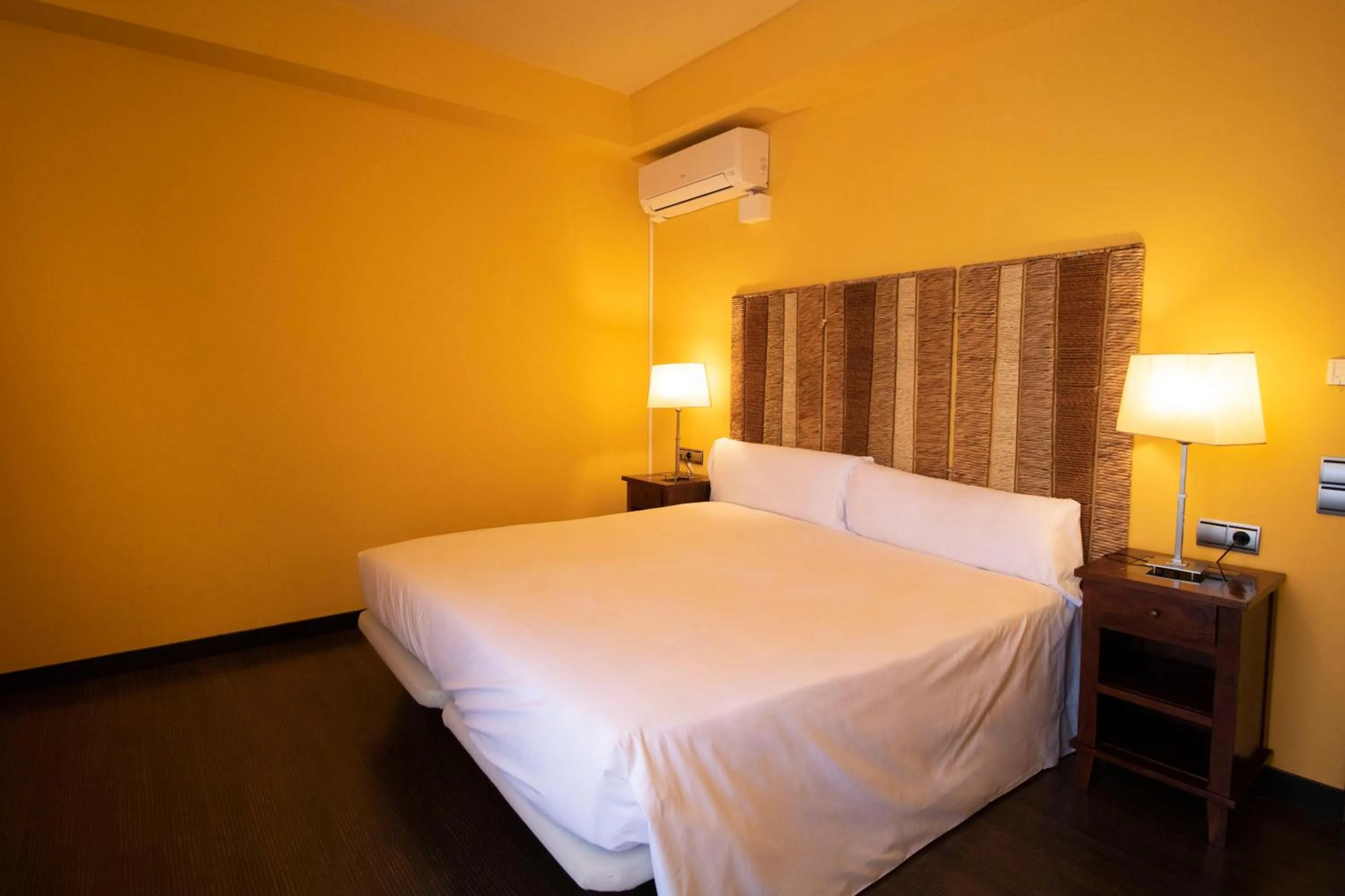 Photo of the whole room, Bed in Hotel La Joyosa Guarda