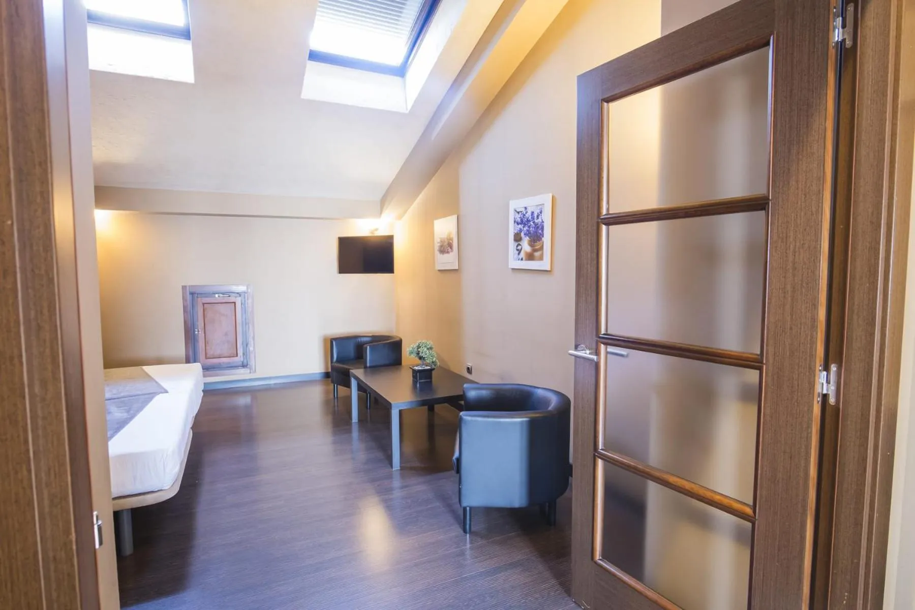 Photo of the whole room, Bed in Hotel Alda Castillo de Olite