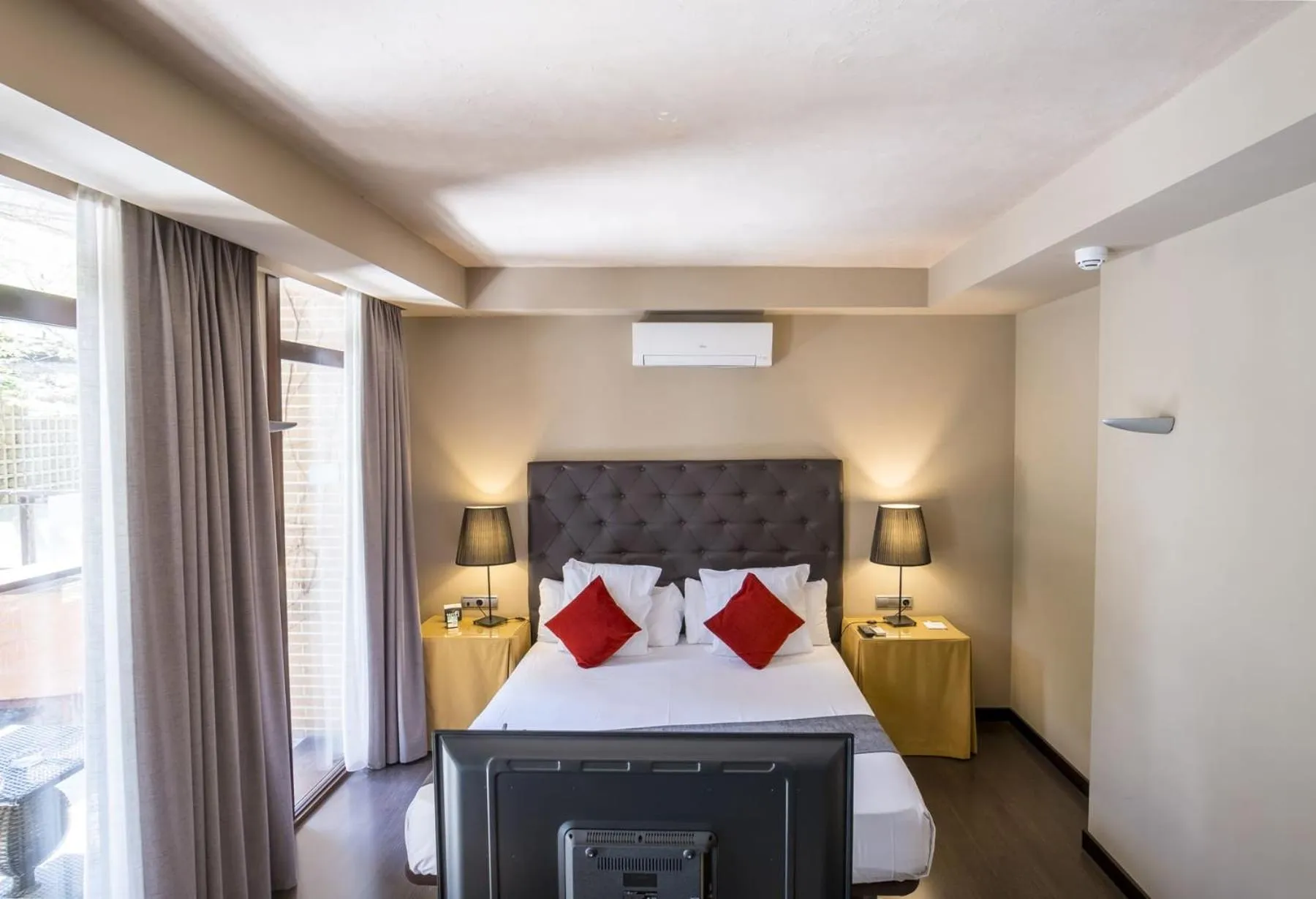 Photo of the whole room, Bed in Hotel Alda Castillo de Olite