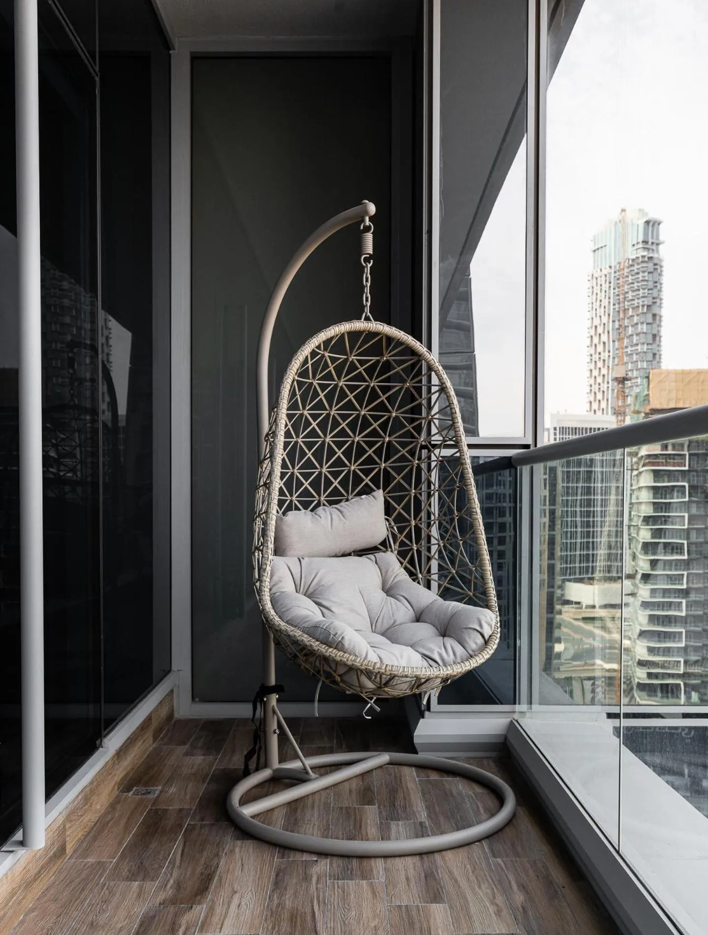 Day in SIMPLY COMFORT in J ONE Tower