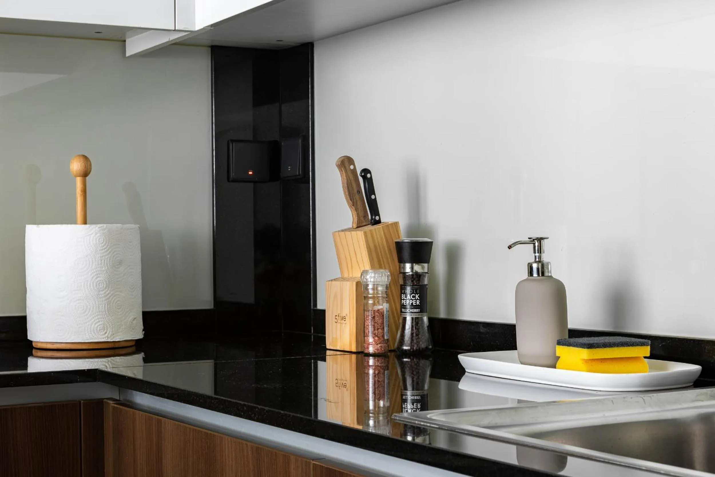 Coffee/tea facilities in SIMPLY COMFORT in J ONE Tower