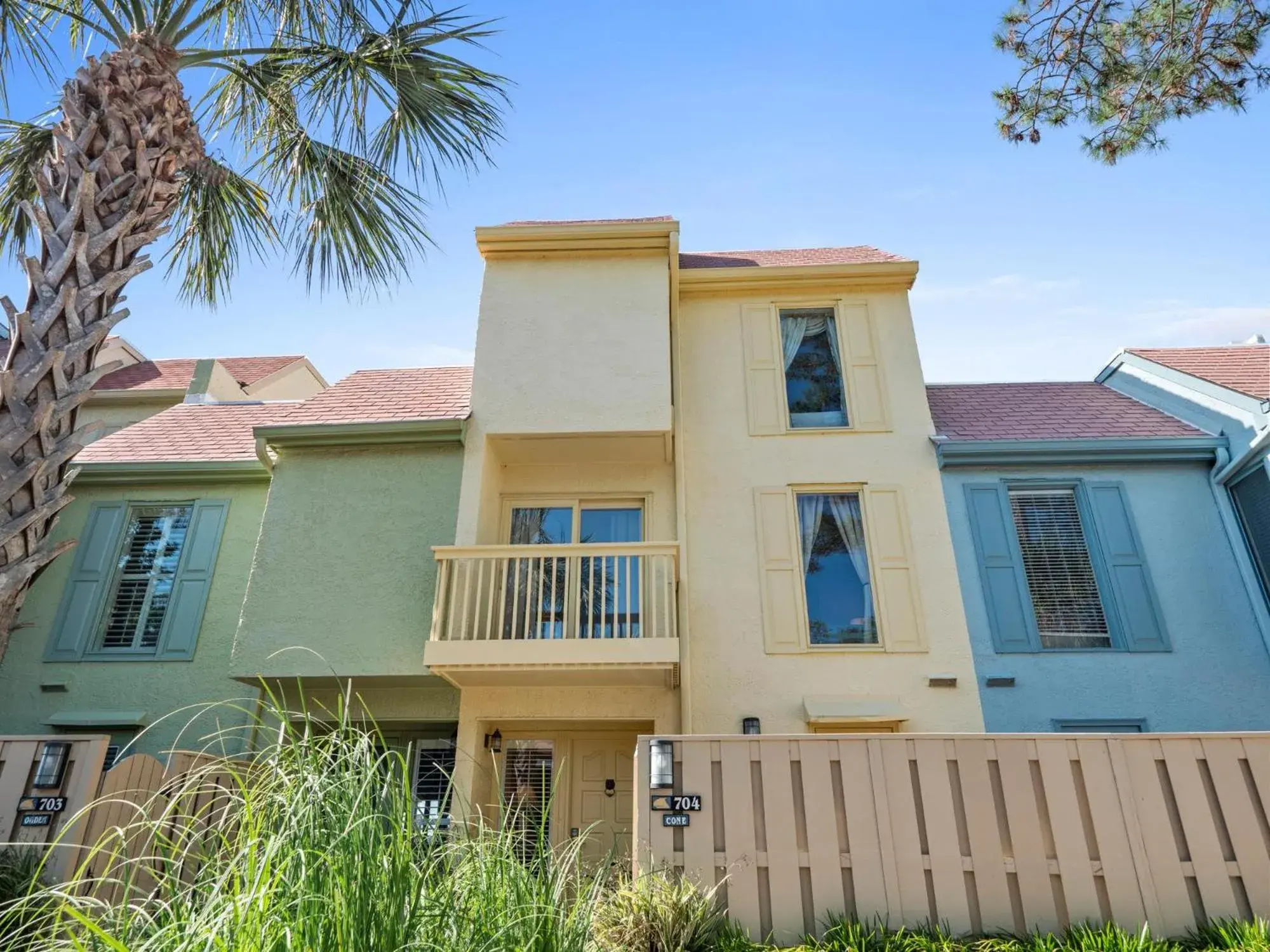 Schooner Court 704 Schooner Court 704