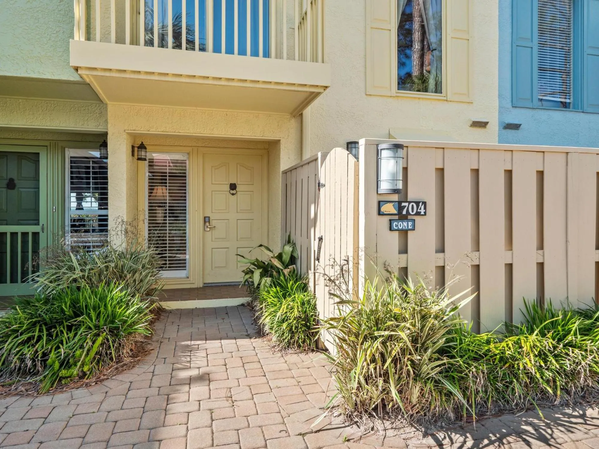 Schooner Court 704