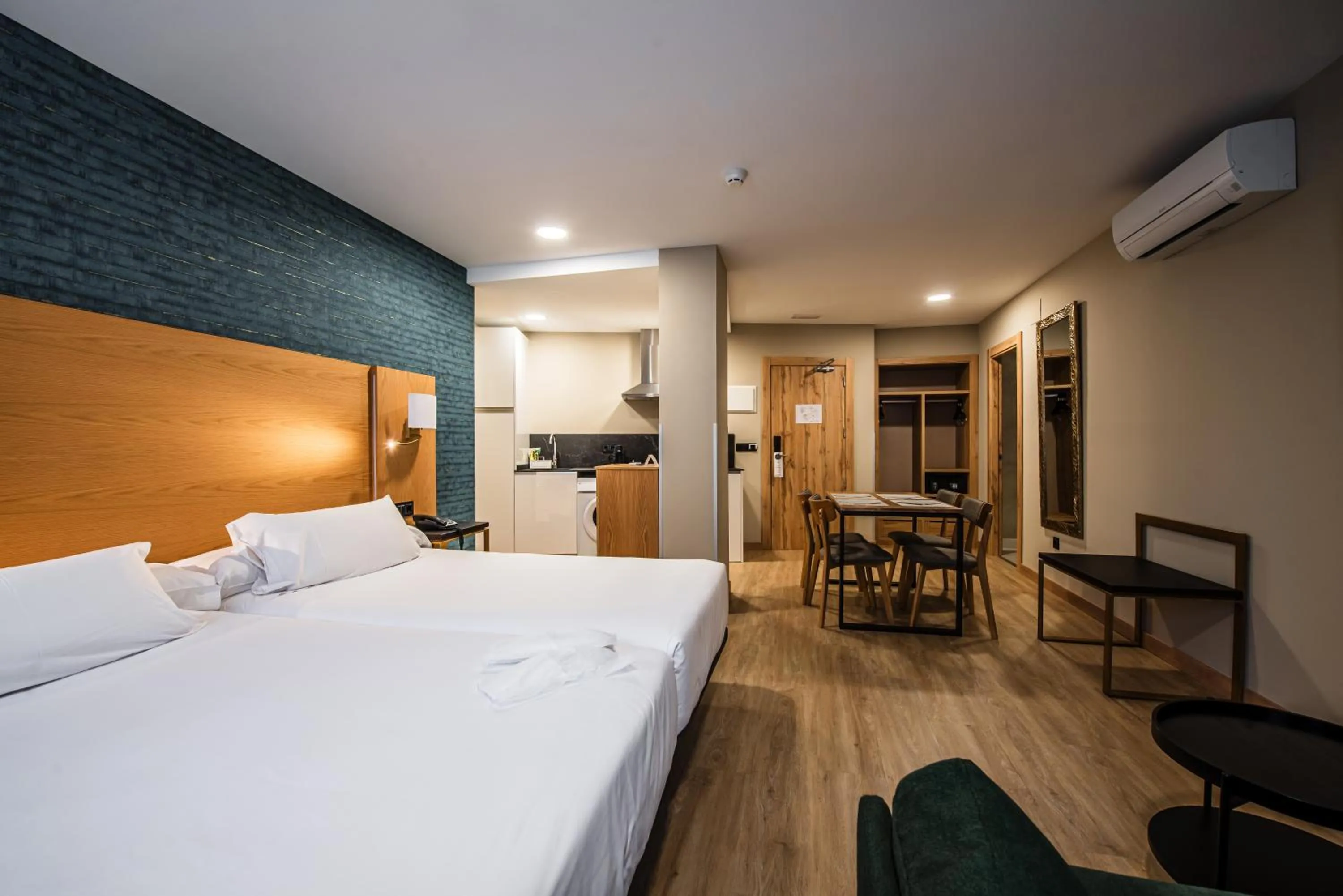 Photo of the whole room, Bed in Hotel Zentral Mayoral