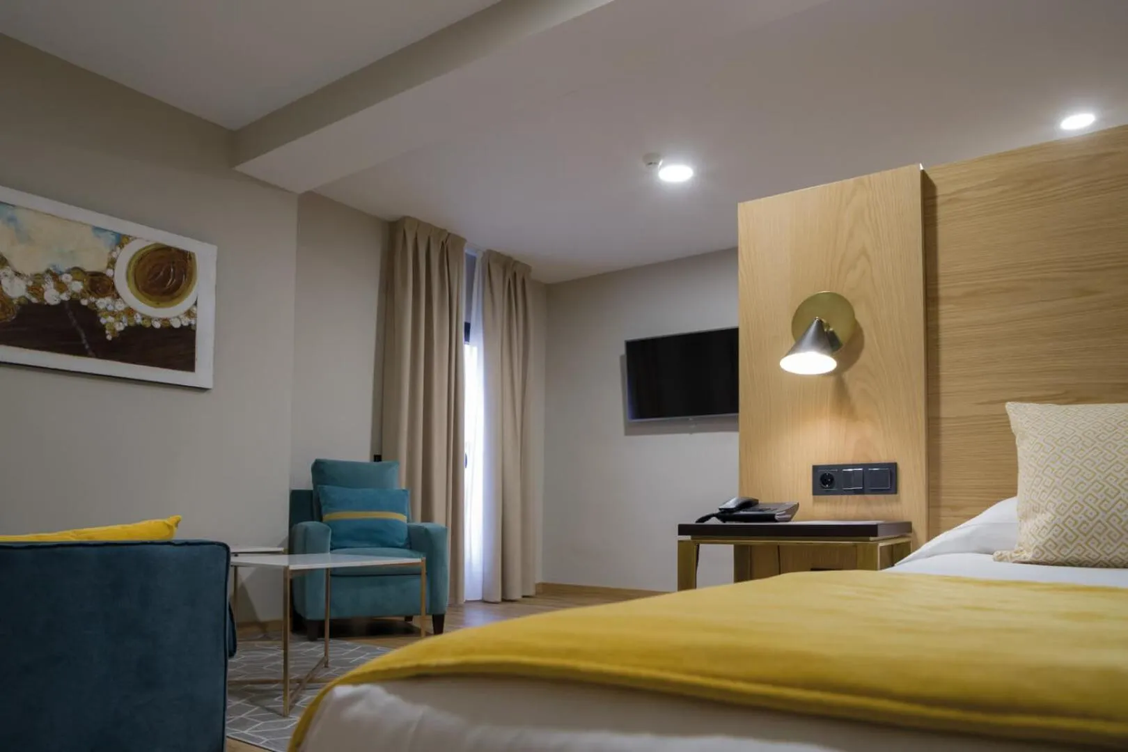 Photo of the whole room, Bed in Hotel Zentral Mayoral