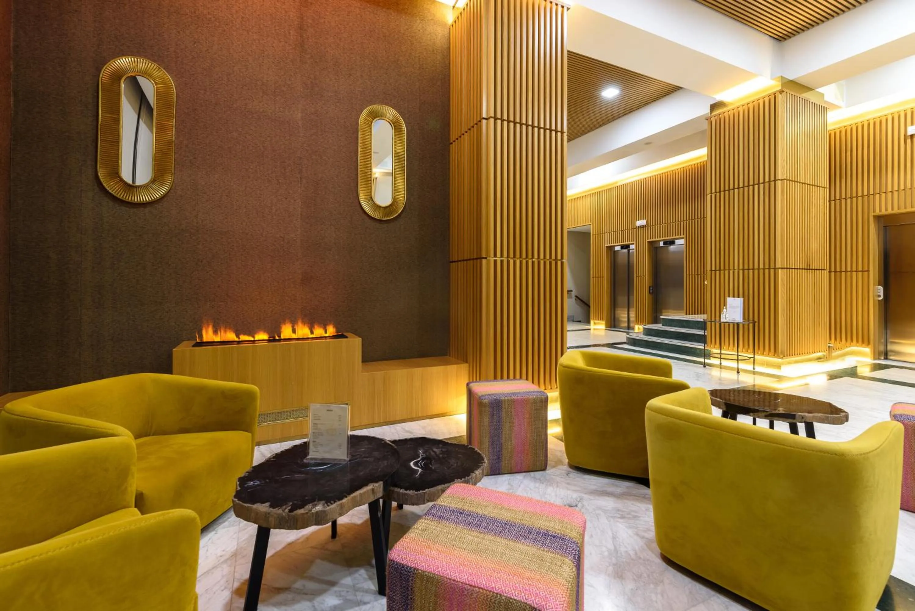 Seating area in Hotel Zentral Mayoral