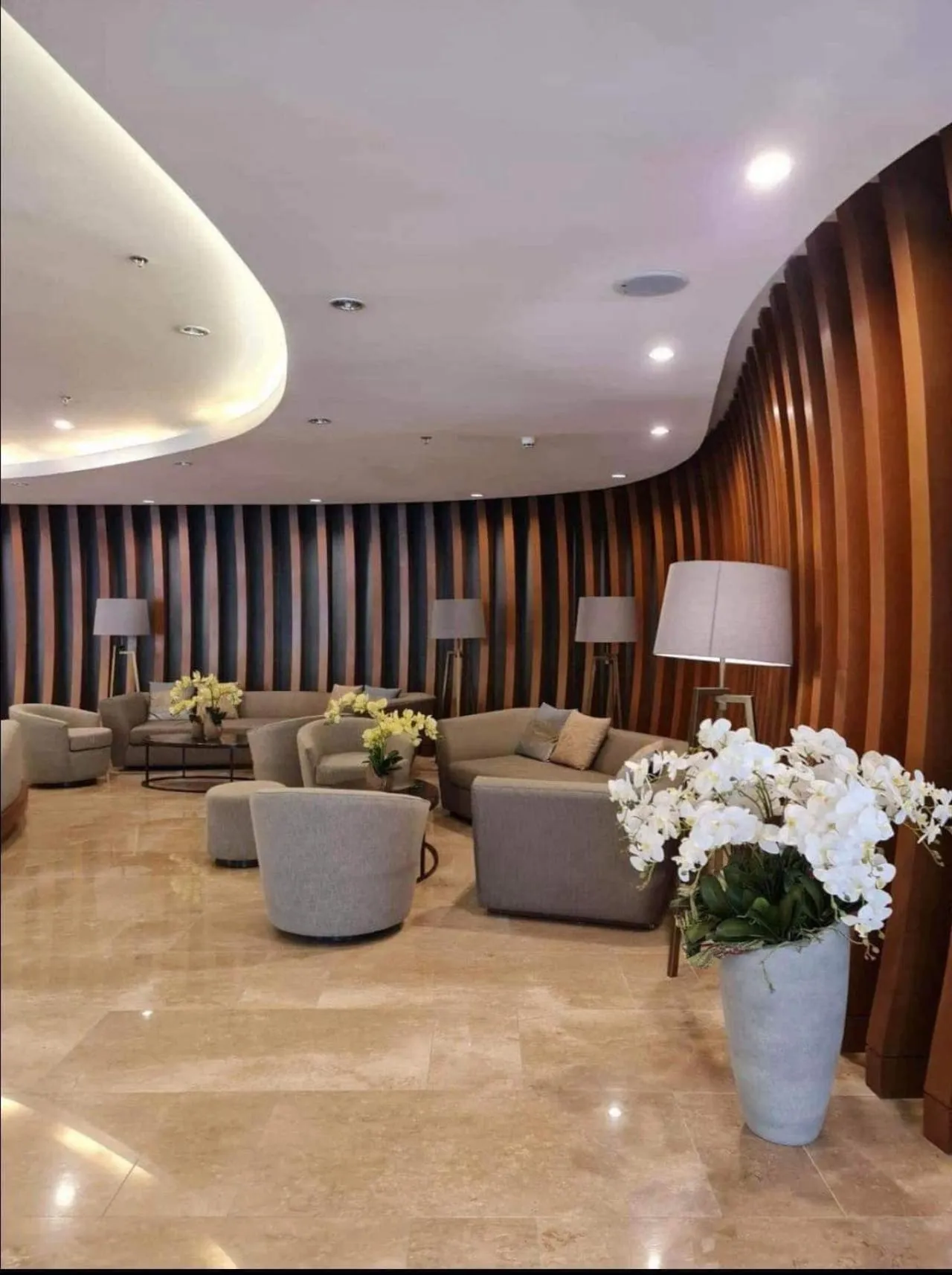 Lobby or reception in Deluxe Suites Razelles 2 at Shore 2 Residences Tower 1