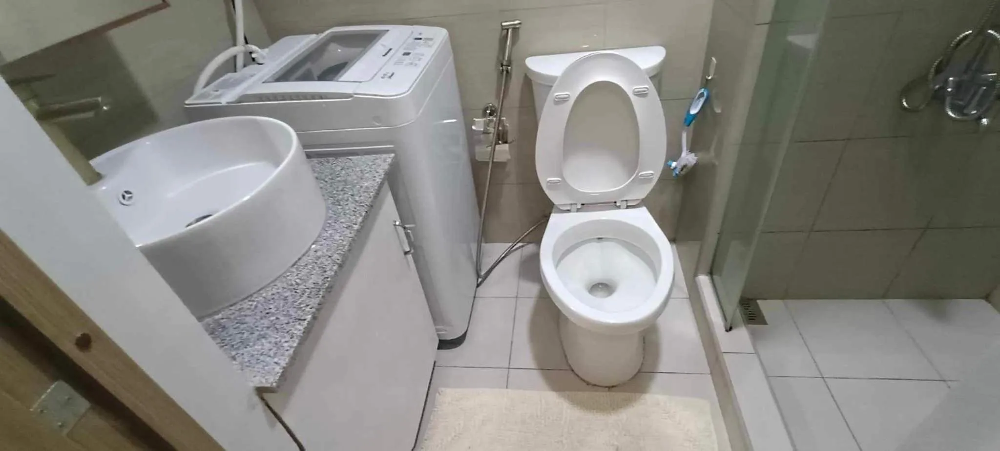 Deluxe Suites Razelles 2 at Shore 2 Residences Tower 1