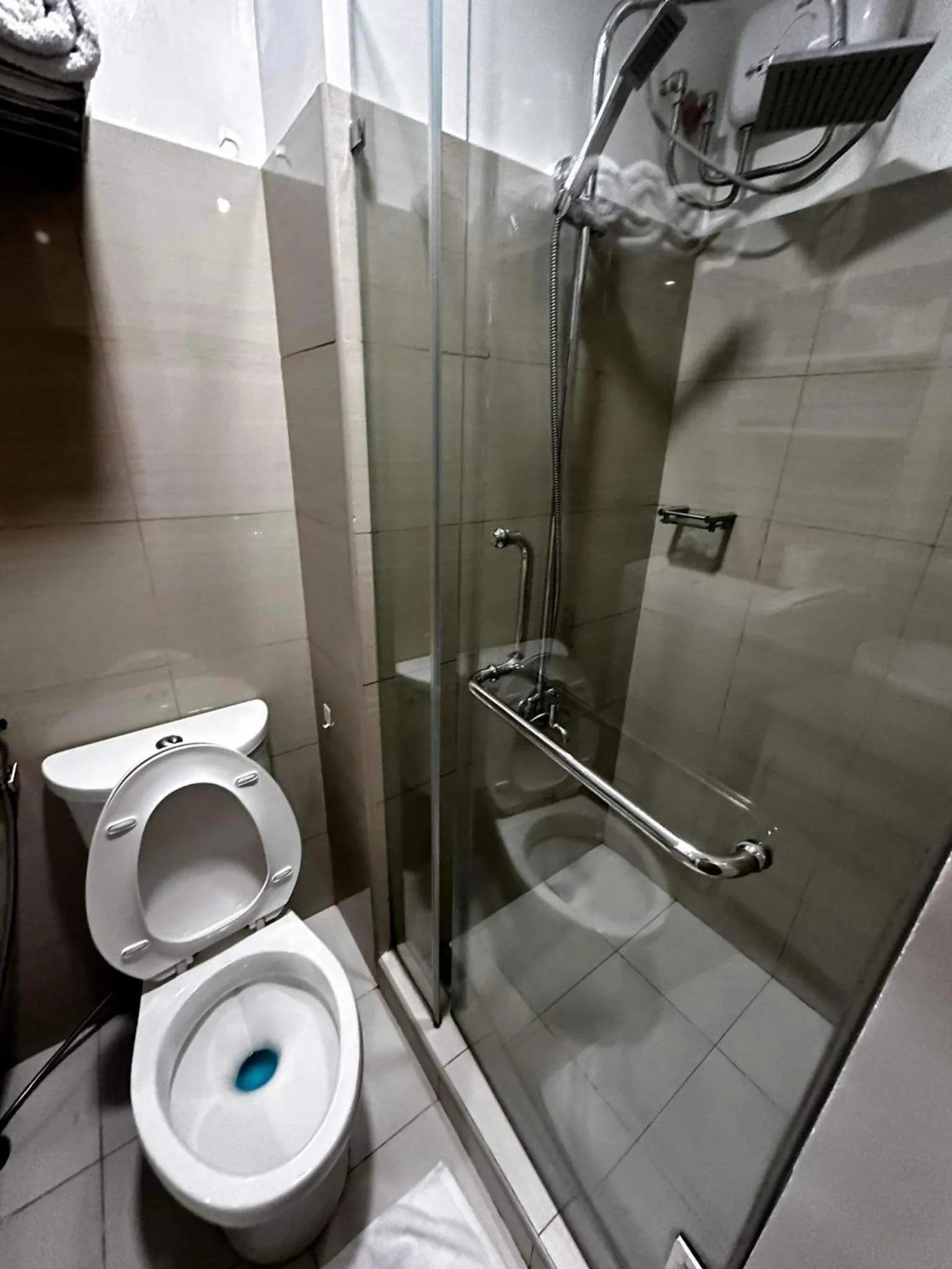 Deluxe Suites Razelles 2 at Shore 2 Residences Tower 1