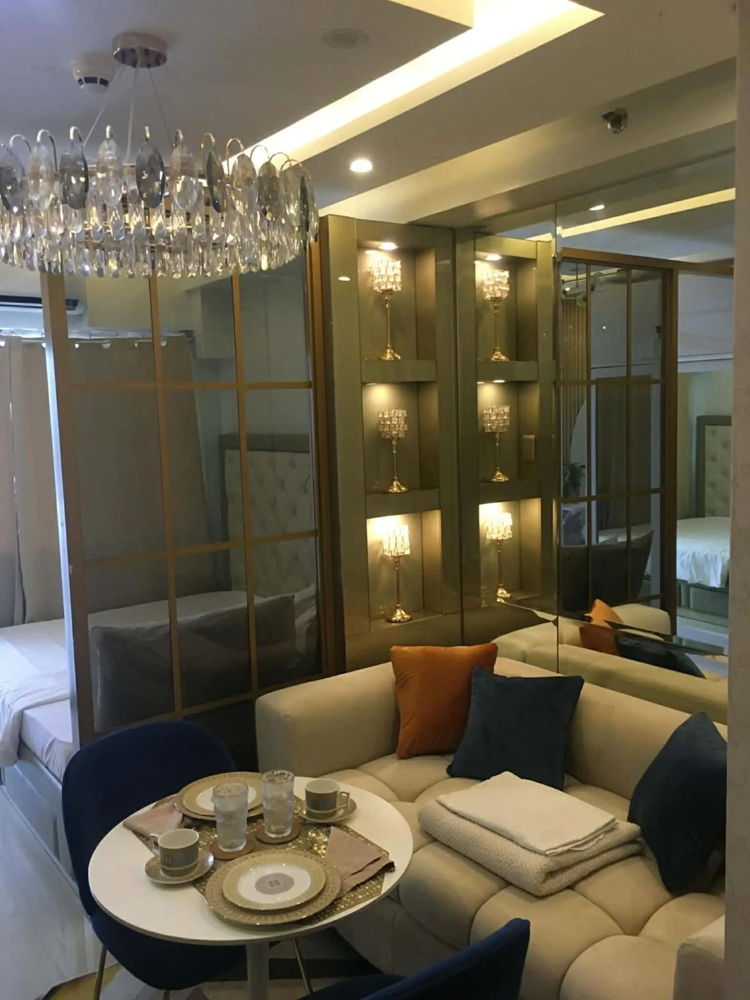 Deluxe Suites Razelles 2 at Shore 2 Residences Tower 1