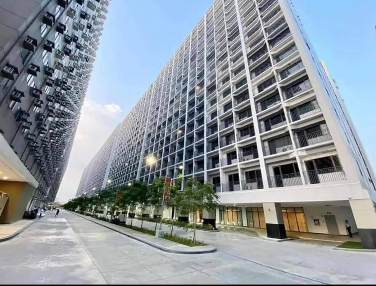 Deluxe Suites Razelles 2 at Shore 2 Residences Tower 1