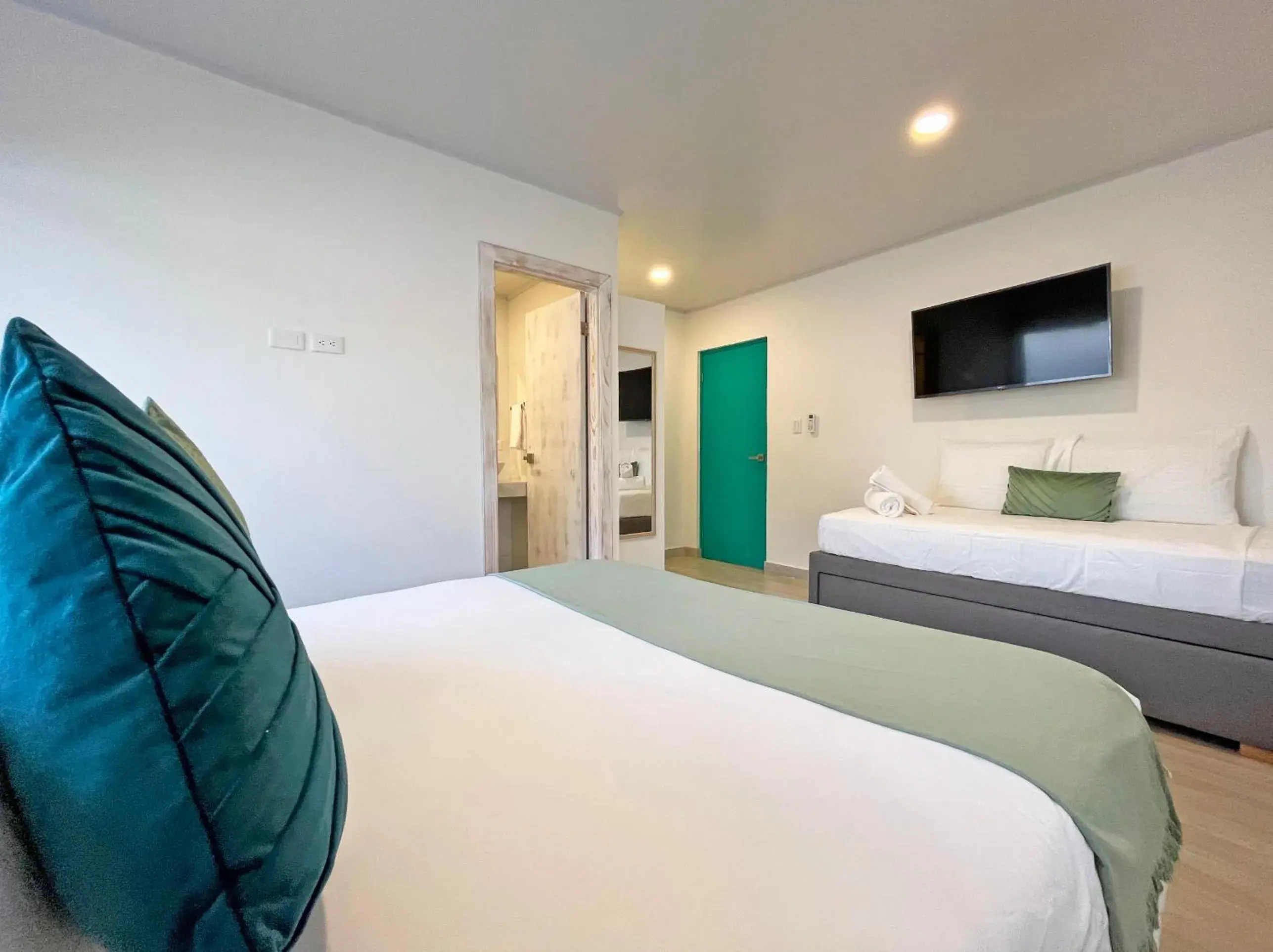 Quadruple Room with Sea View - single occupancy in Zaba Beach House Quadruple Room with Sea View - single occupancy in Zaba Beach House