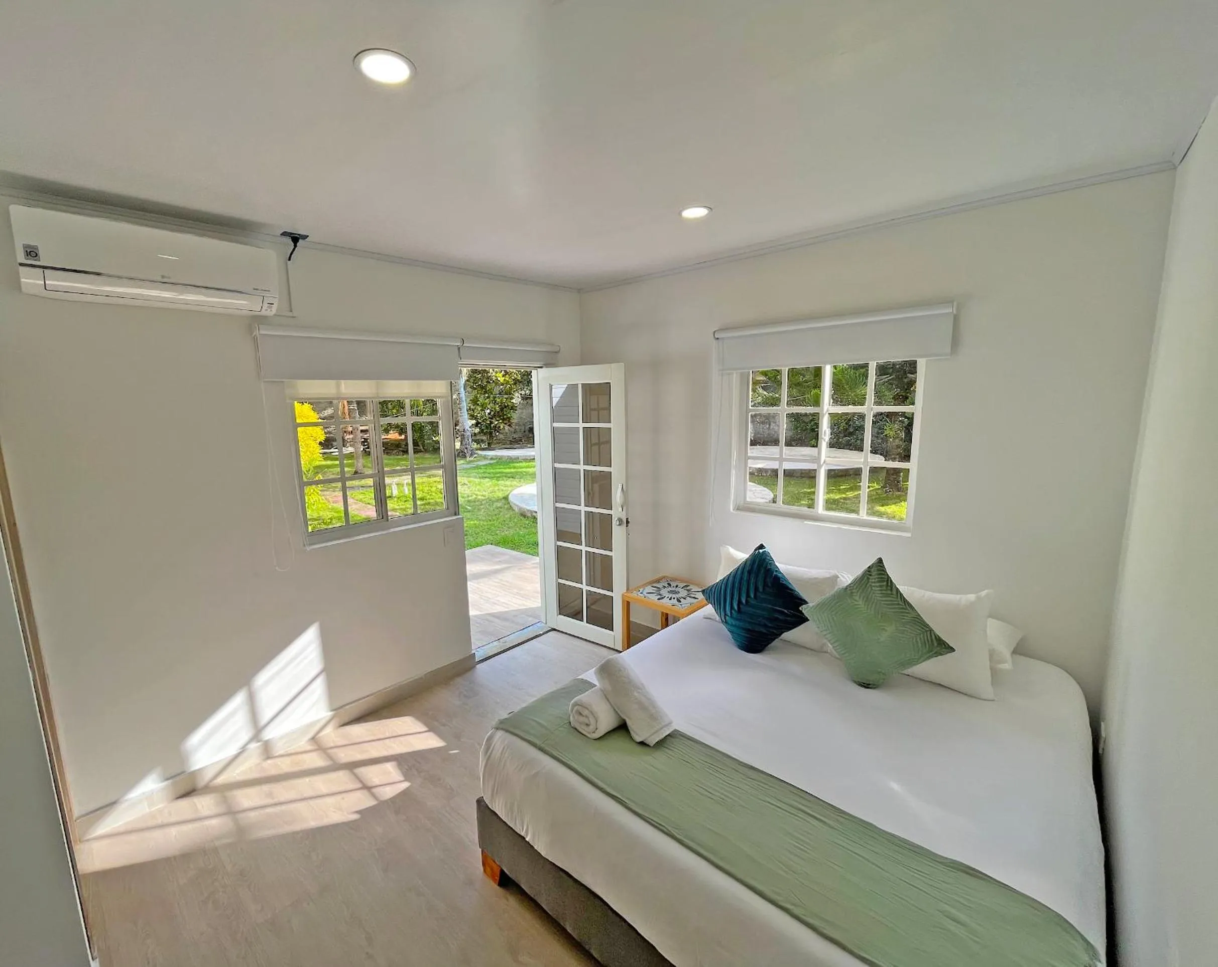 Photo of the whole room, Bed in Zaba Beach House