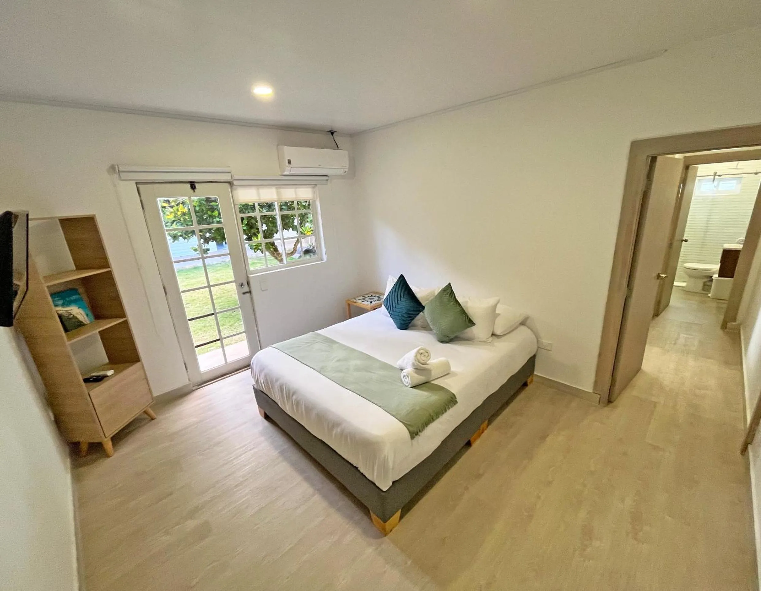 Photo of the whole room, Bed in Zaba Beach House