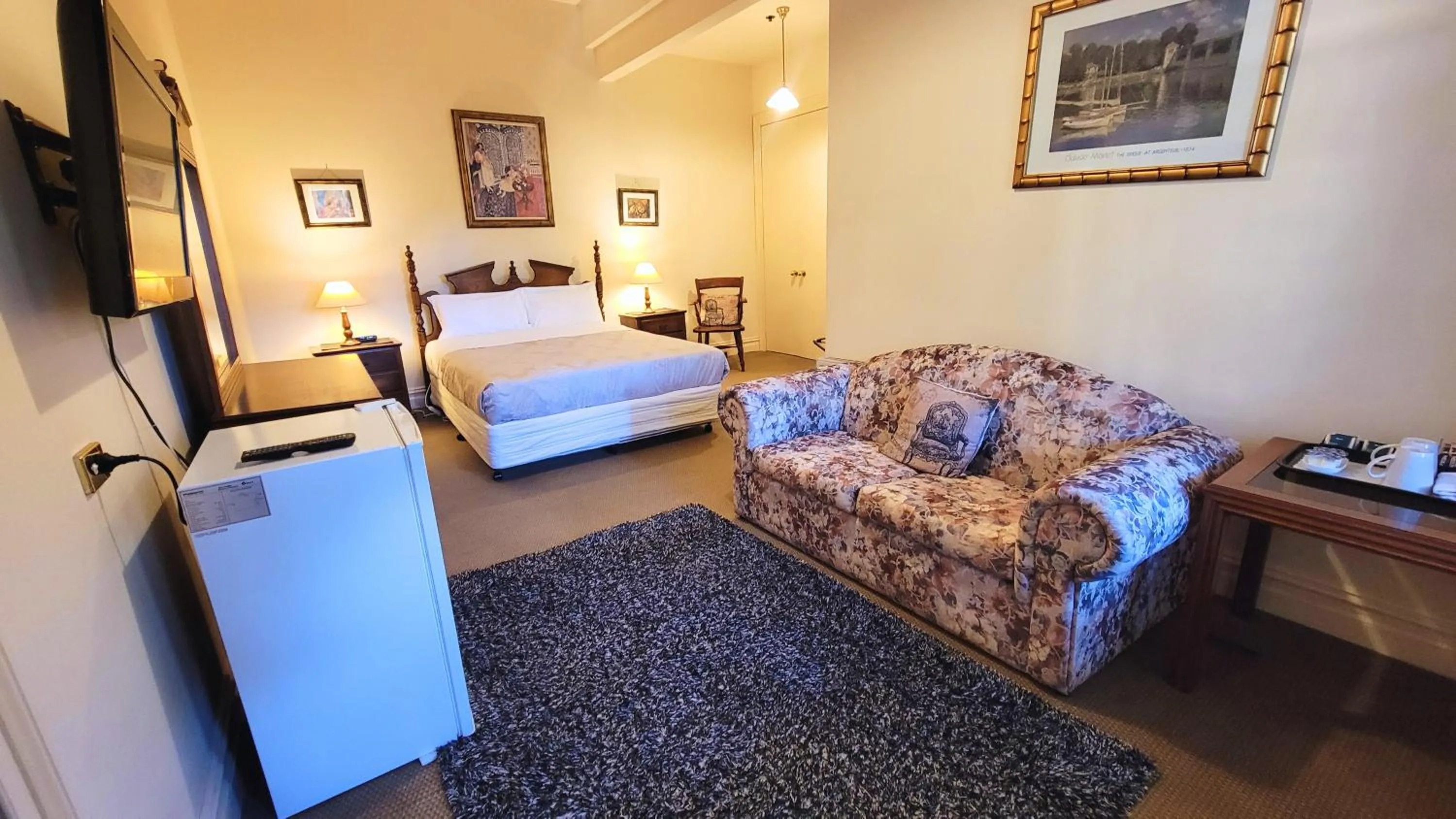 Bedroom, Bed in Leura House