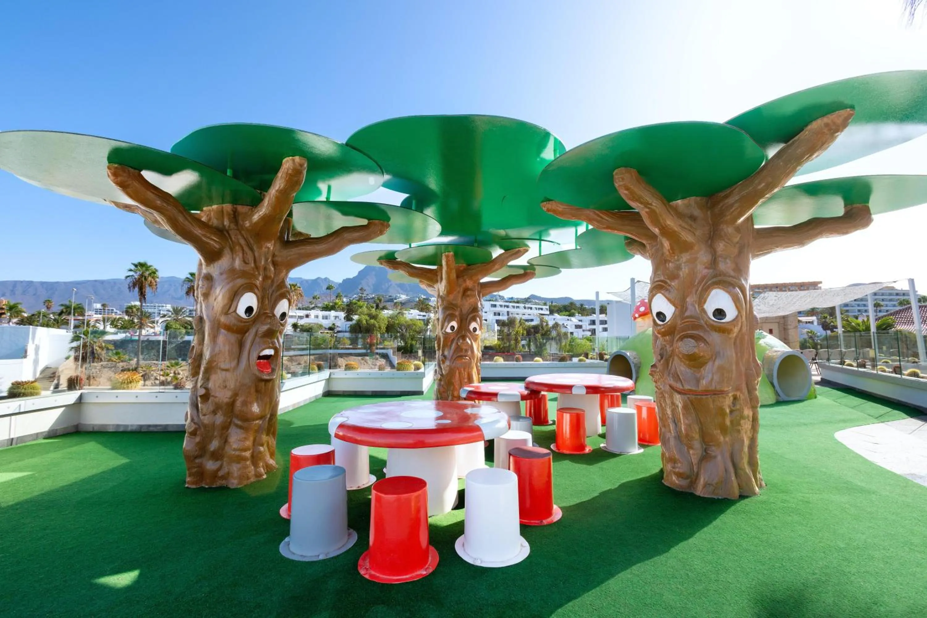 Kids's club in Alexandre Gala