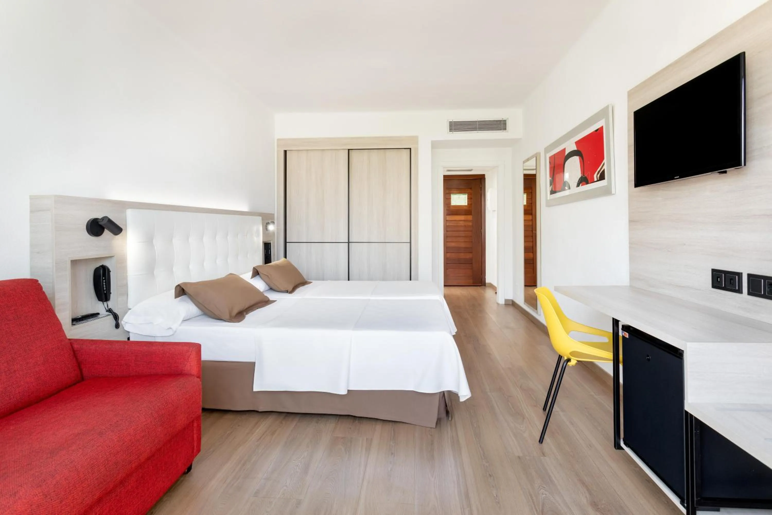 Photo of the whole room, Bed in Alexandre Gala