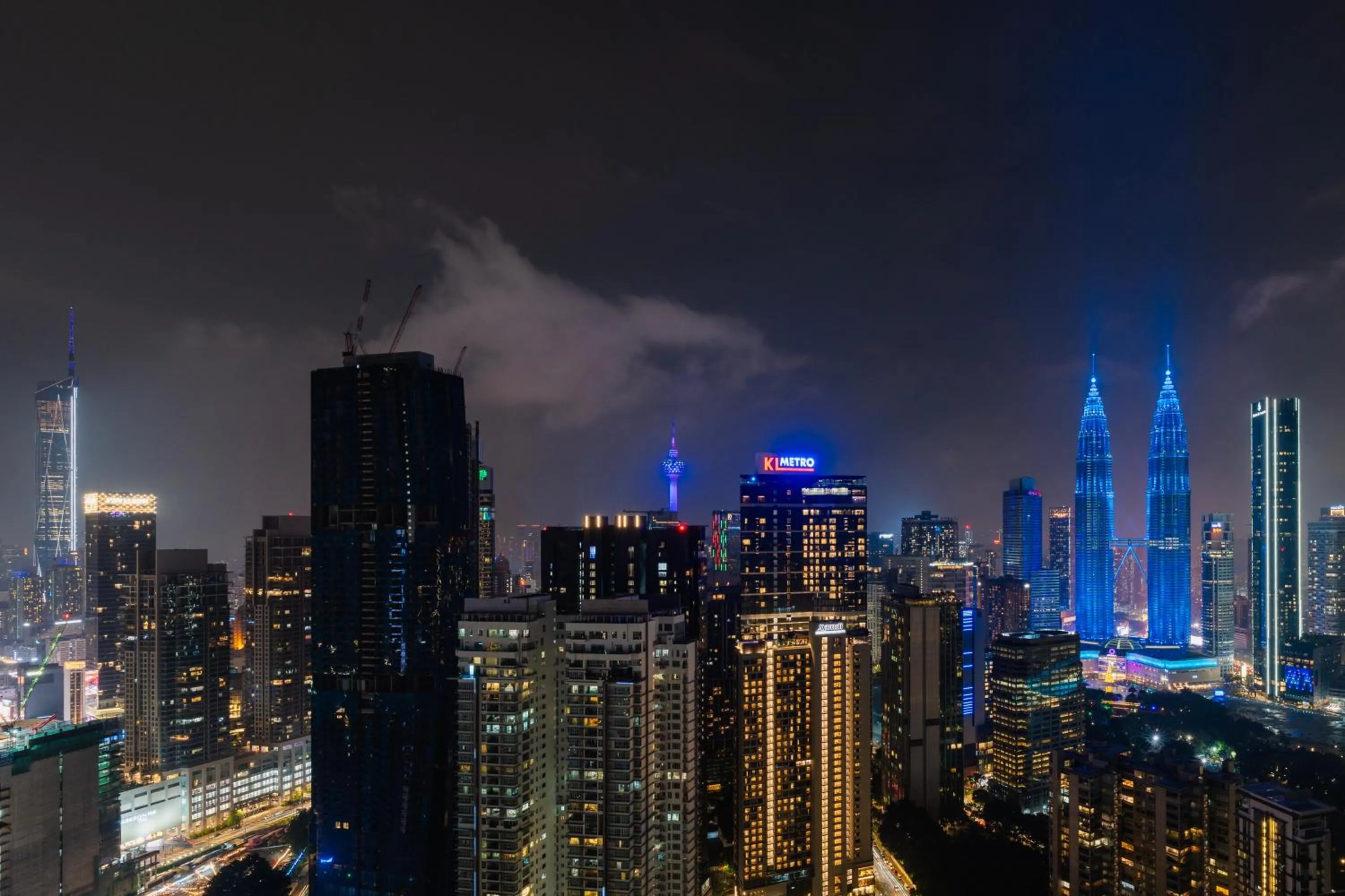 Night in MOONWAY SUITES At EATON KLCC
