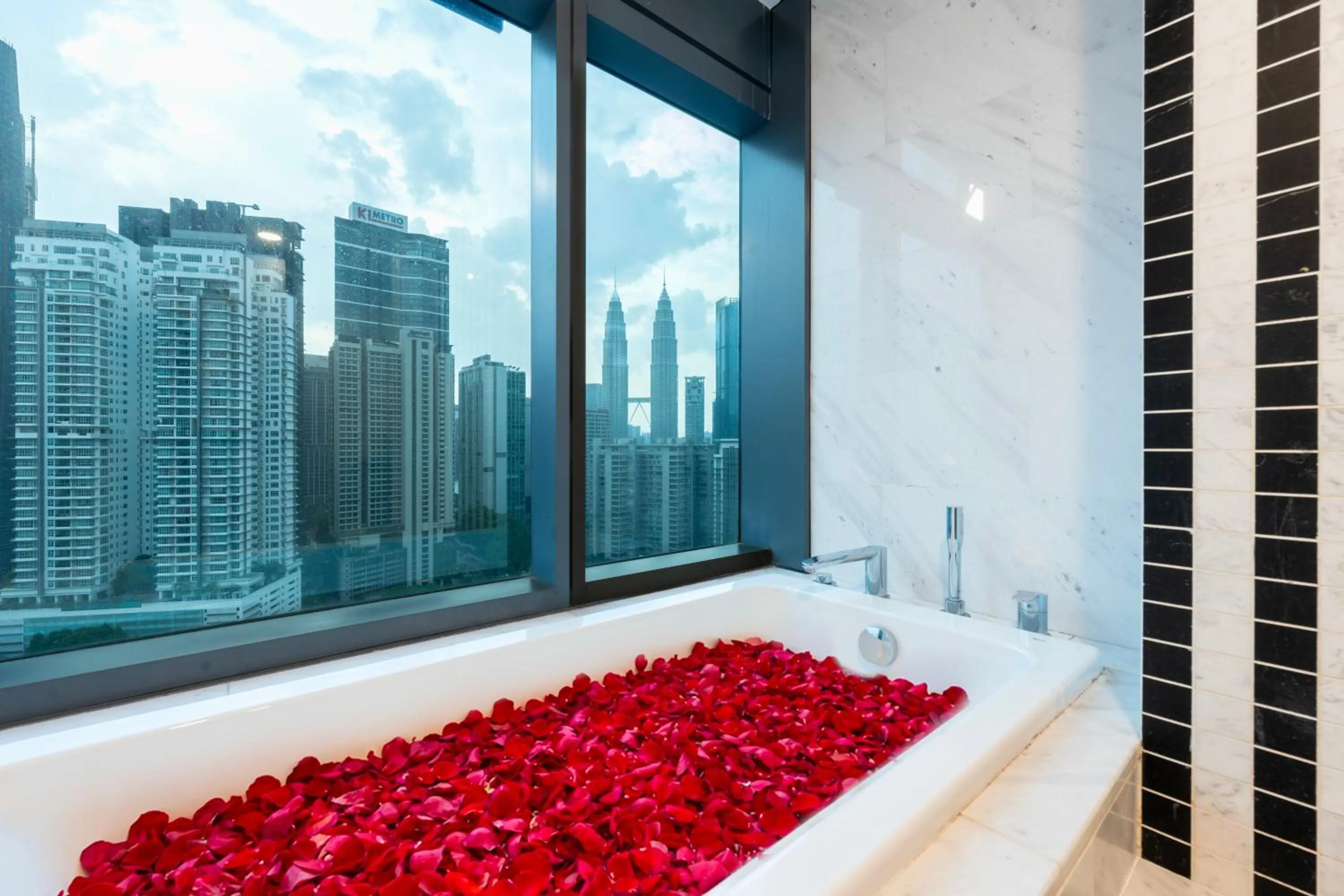 Bath in MOONWAY SUITES At EATON KLCC